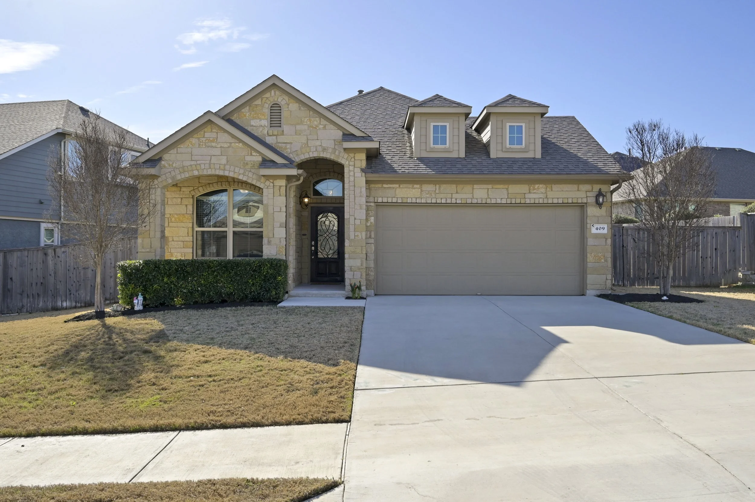 409 Blue Waterleaf Lane 001.jpg