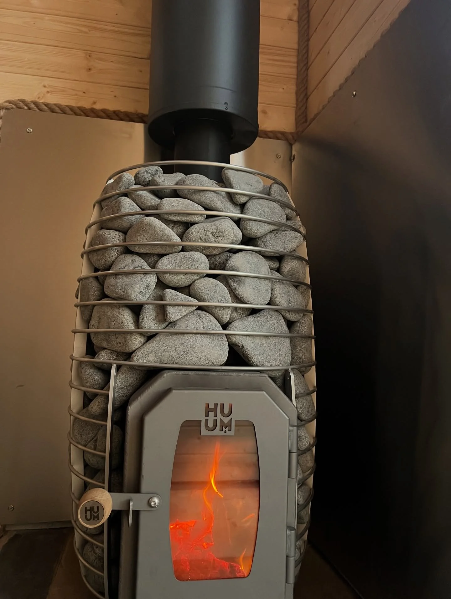 Things are warming up here 🔥first burn going down today

#huum #sauna #horseboxsauna #mobilesauna