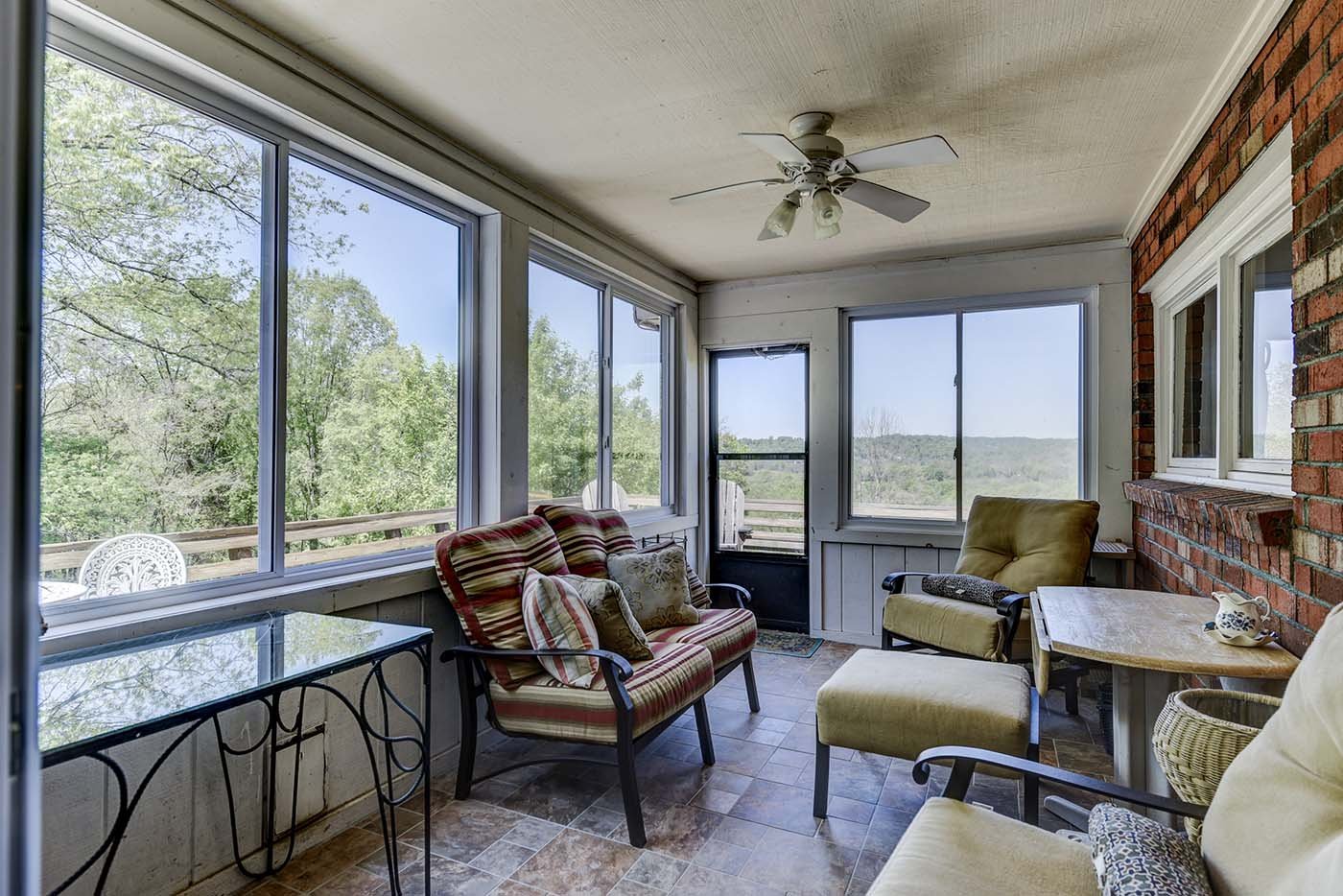 Sycamore Springs TN sunroom at airbnb.
