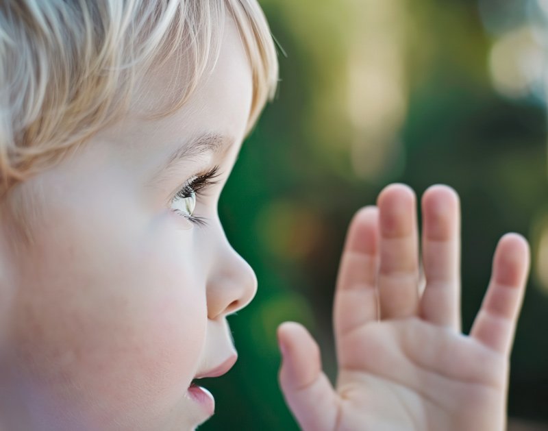 Pienen lapsen kasvokuva.