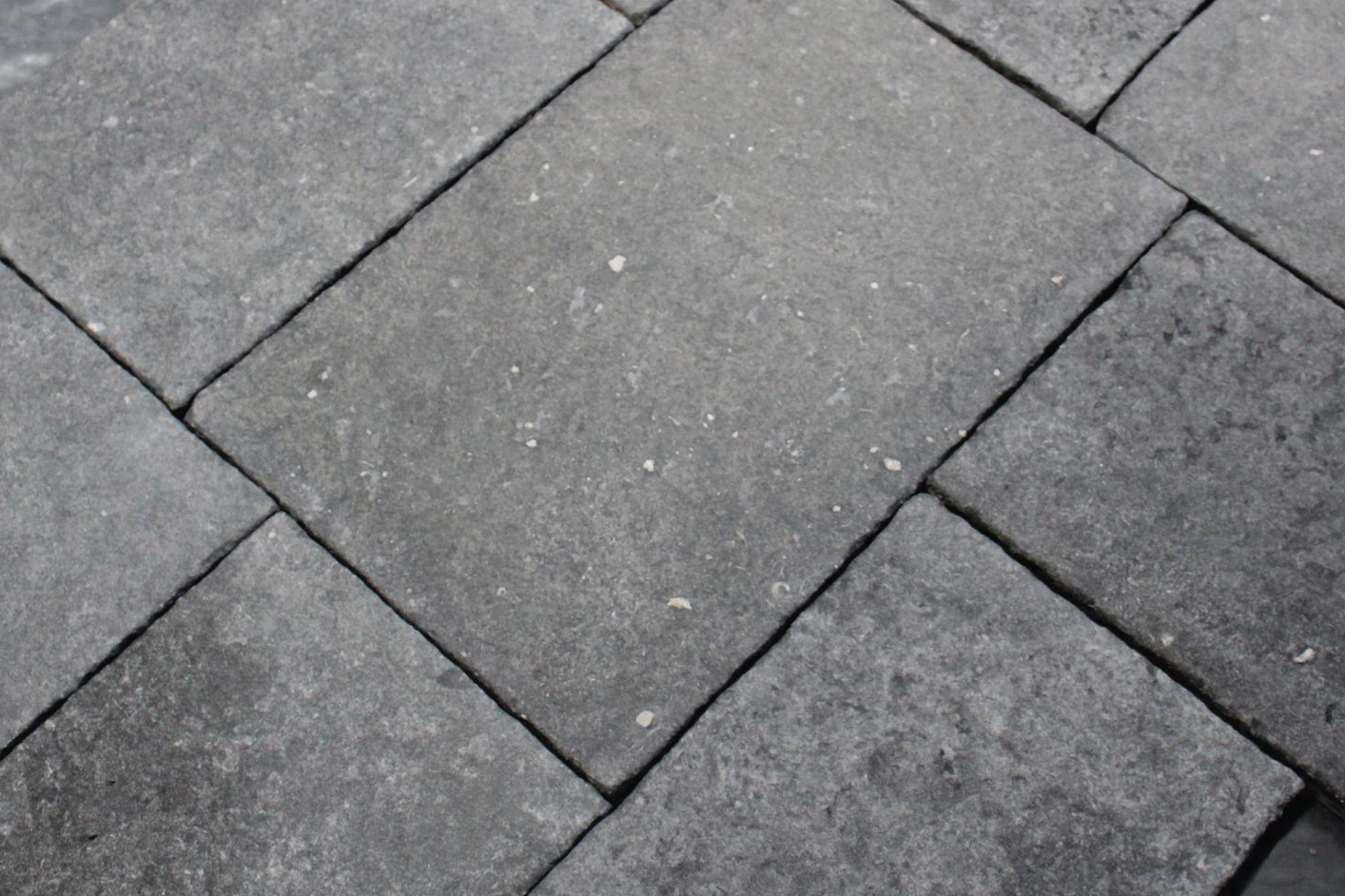 Blue Sager: Thermal Finish With Snapped Edge