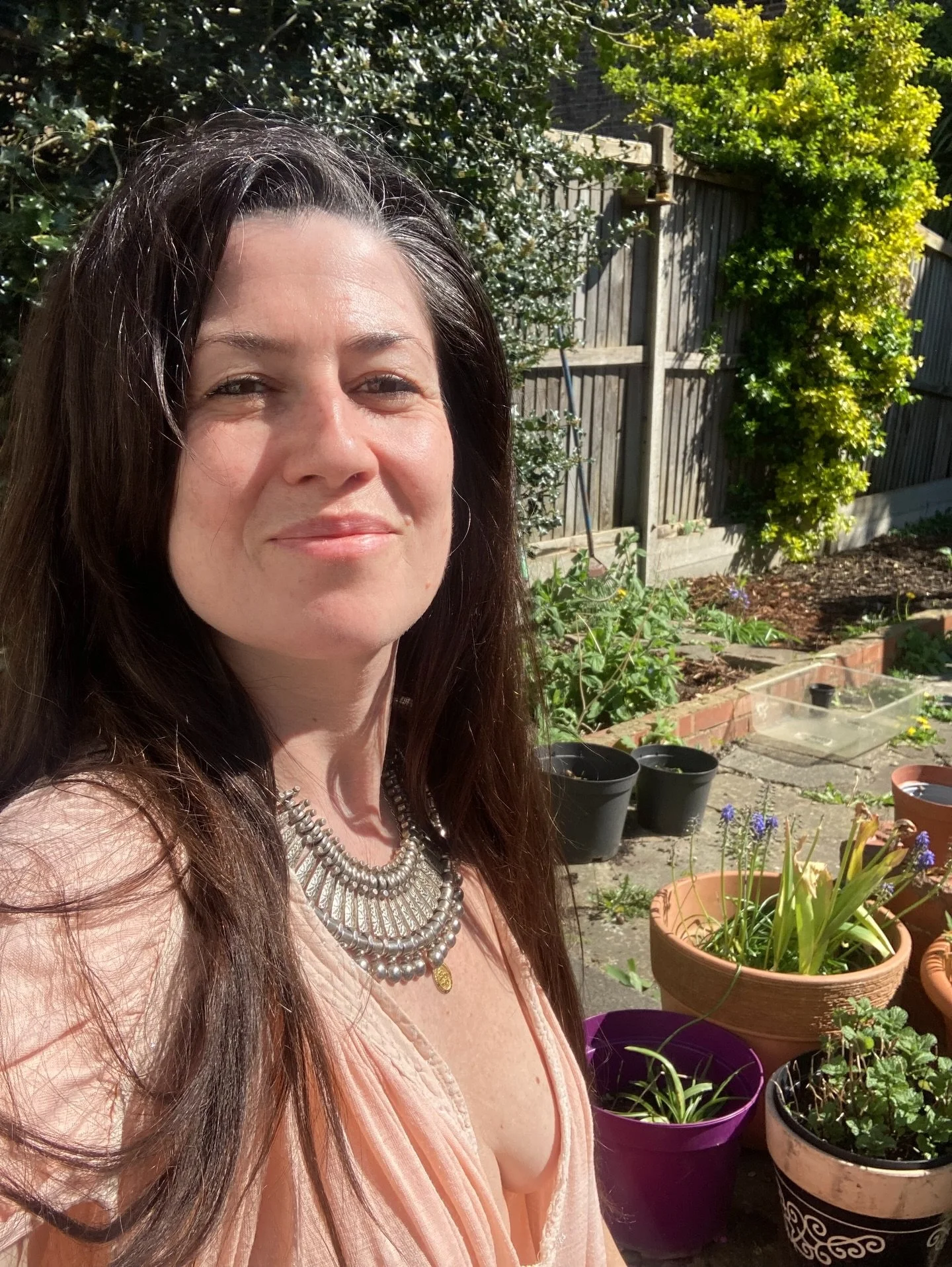🤲🏻The Generously Receptive Woman🤲🏻
I come to you soft, receptive, well fed, gentle Monday working from my sheepskin/bed on day 2 of my cycle. This weekend I received an exquisite 90 min somatic practice from my teacher that brought on my period, 