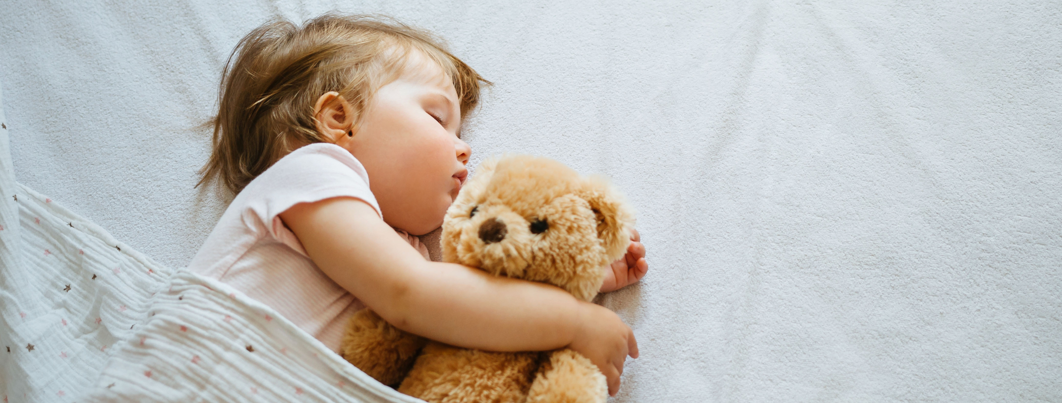Il sonno nei primi mesi: aspettative, realtà e quello che puoi fare davvero