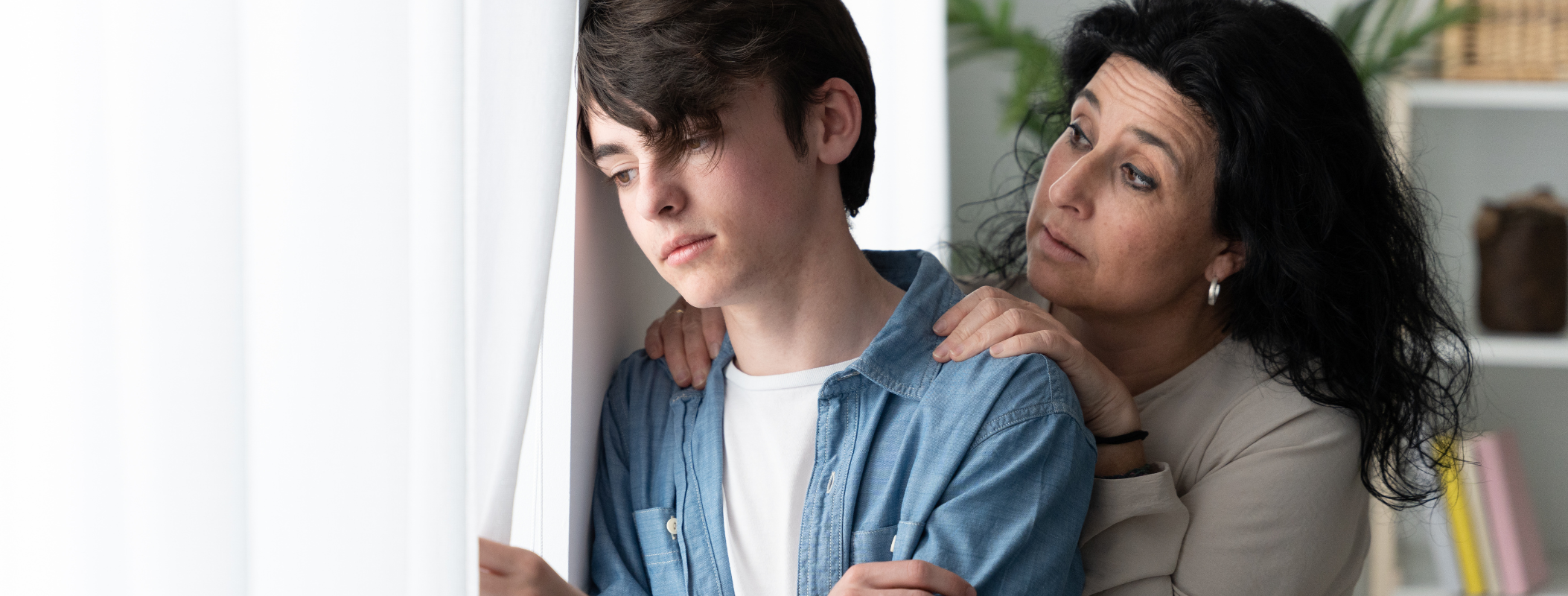 Perché tuo figlio adolescente non ti parla più — e cosa puoi fare