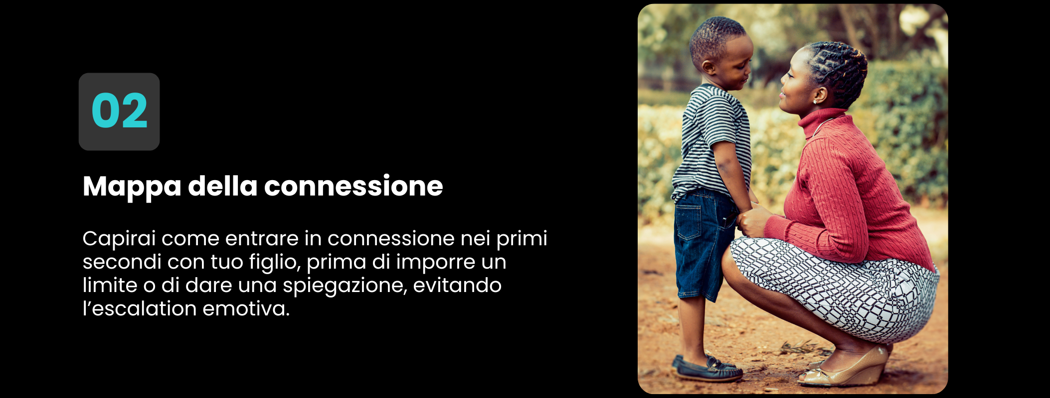 Una donna che si inginocchia davanti a un bambino, tenendogli le mani, in un parco, entrambi sorridenti, in un momento di connessione emotiva.