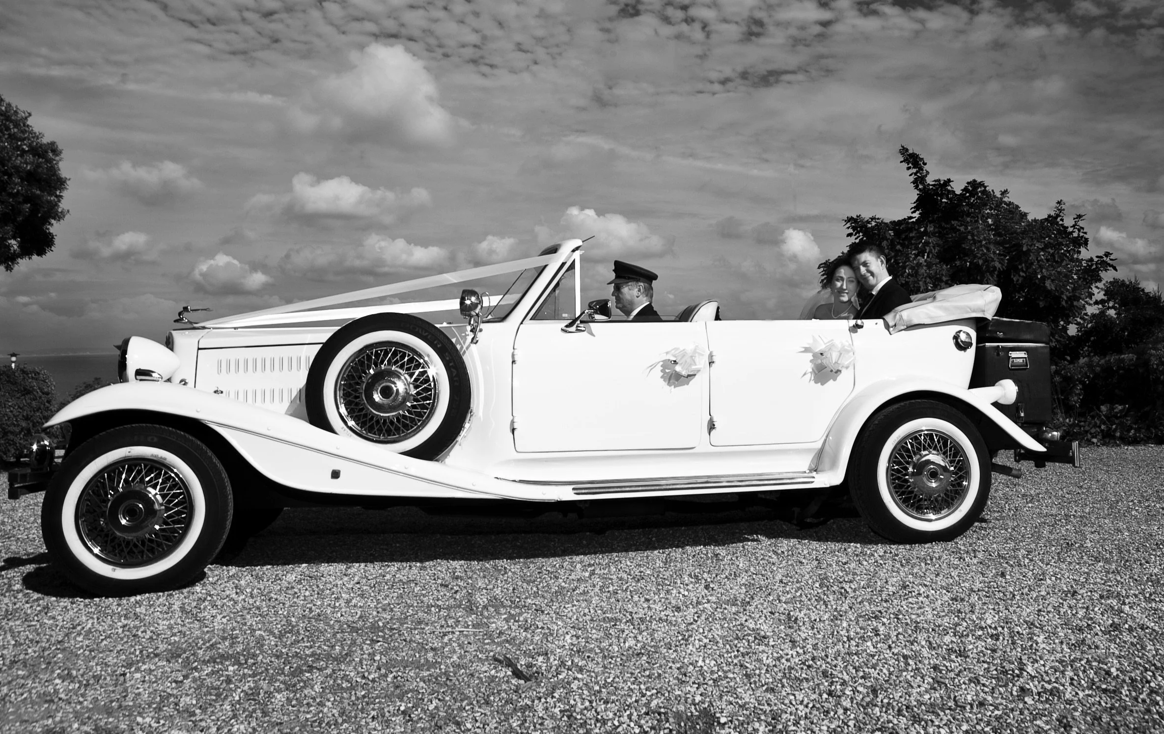 Black and white Wedding image couple in a limo in London by G’Safe Exposure Greenwich London