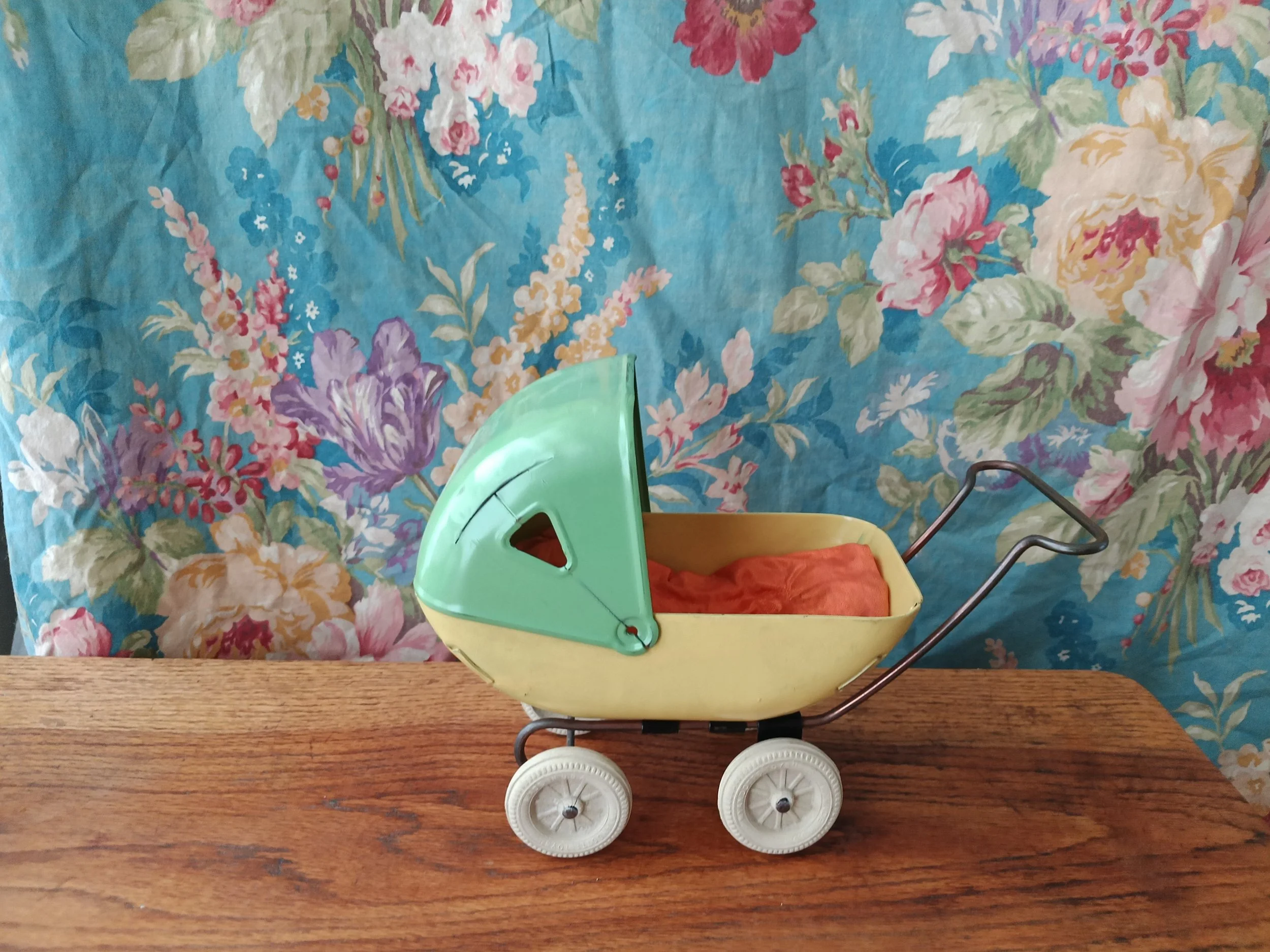 Vintage 1930 Wyandotte Tin Toy Baby Doll Carriage