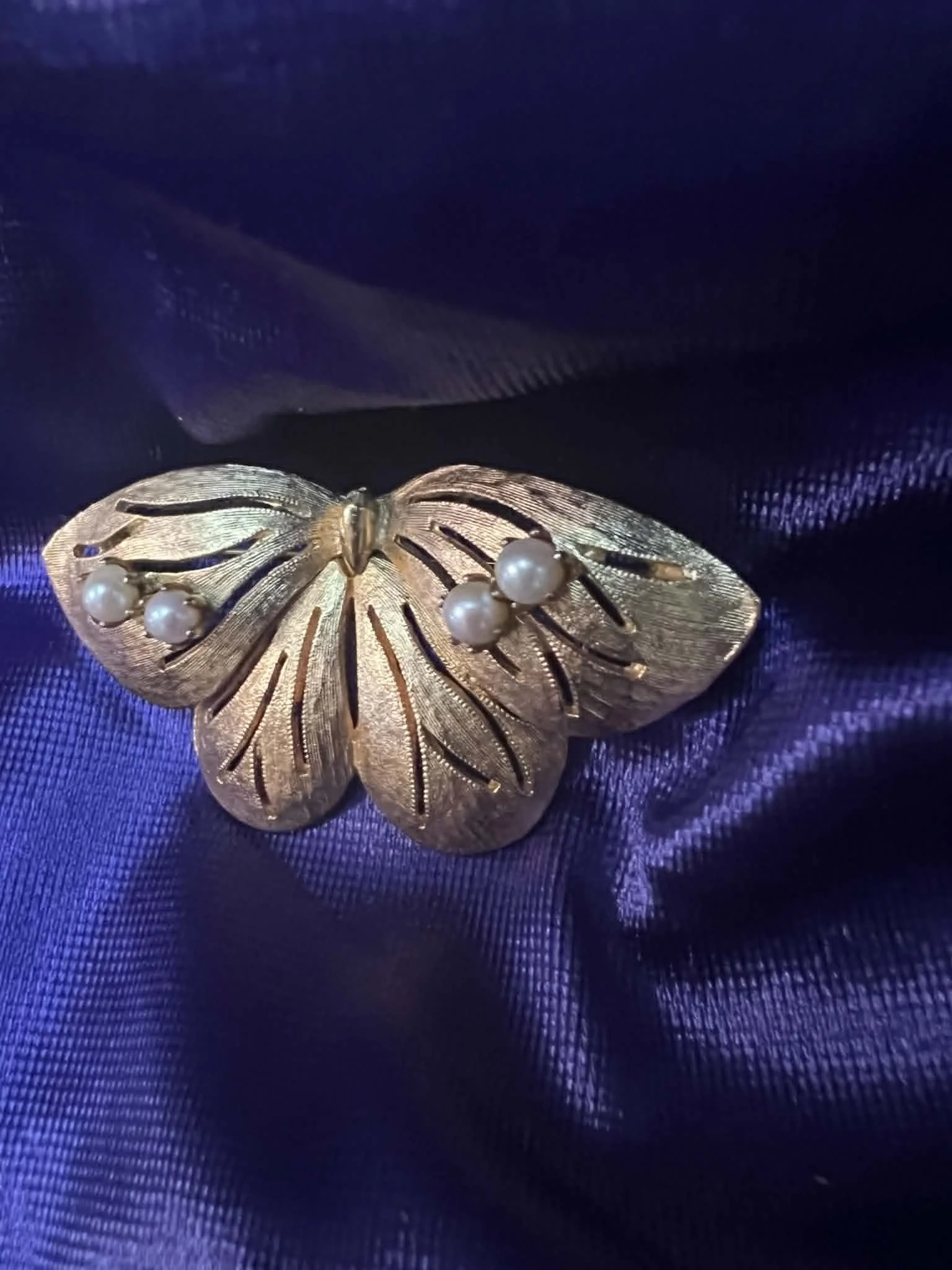 Vintage Brooks Butterfly Brooch with foax Pearls 2.jfif