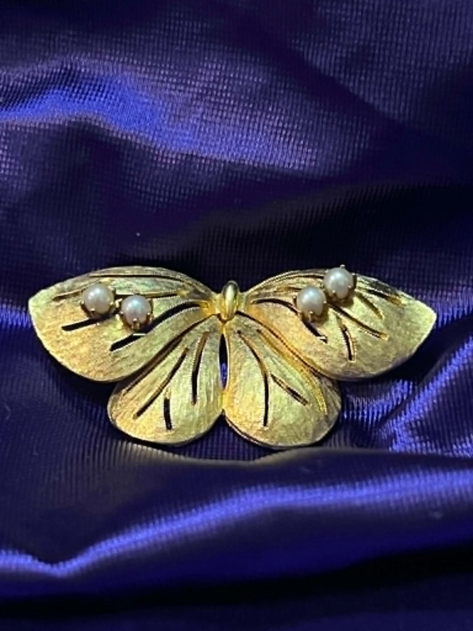 Vintage Brooks Butterfly Brooch with foax Pearls 3.jfif