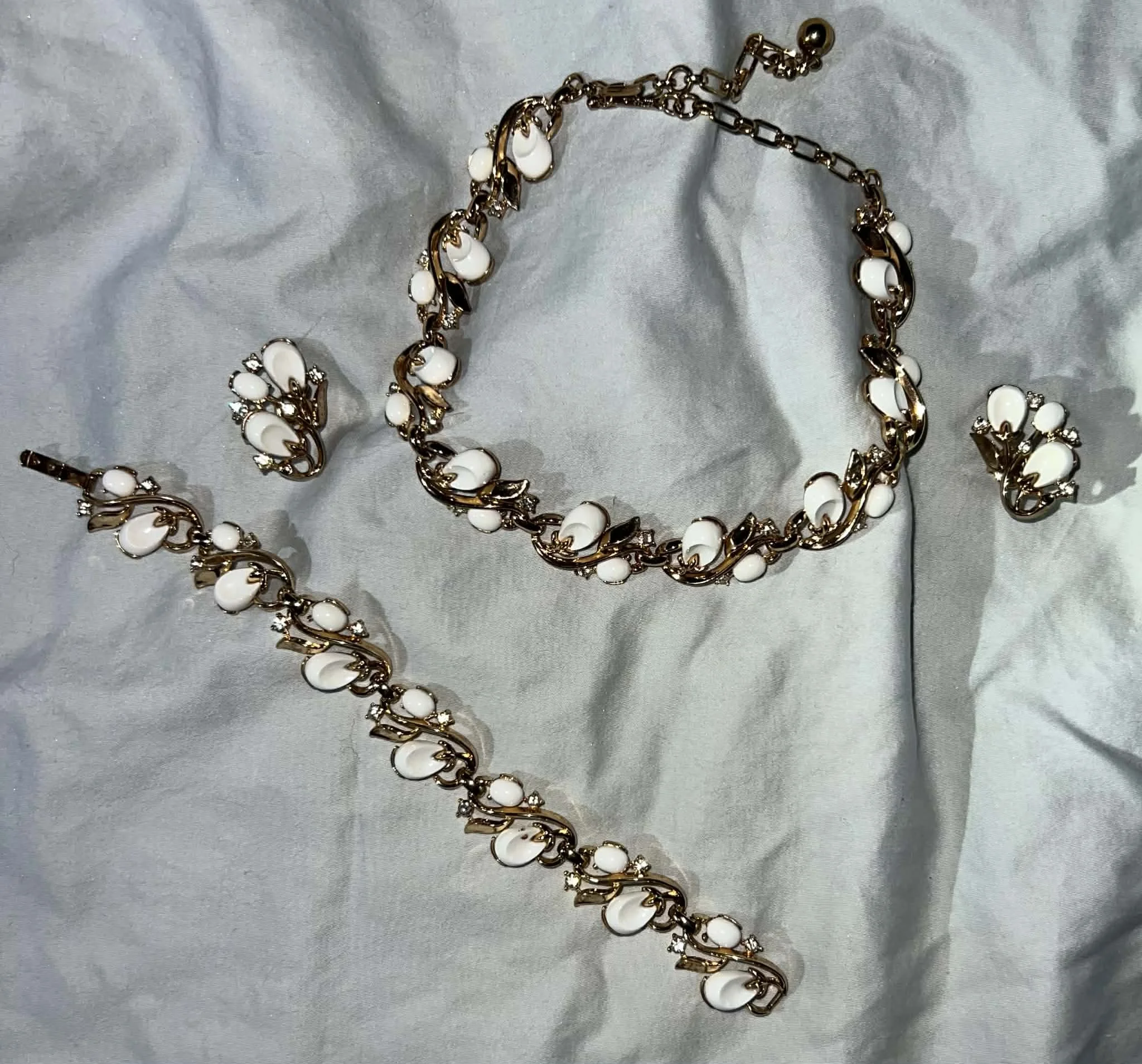 Trifari Pebble Beach Jewelry Set 1.jfif