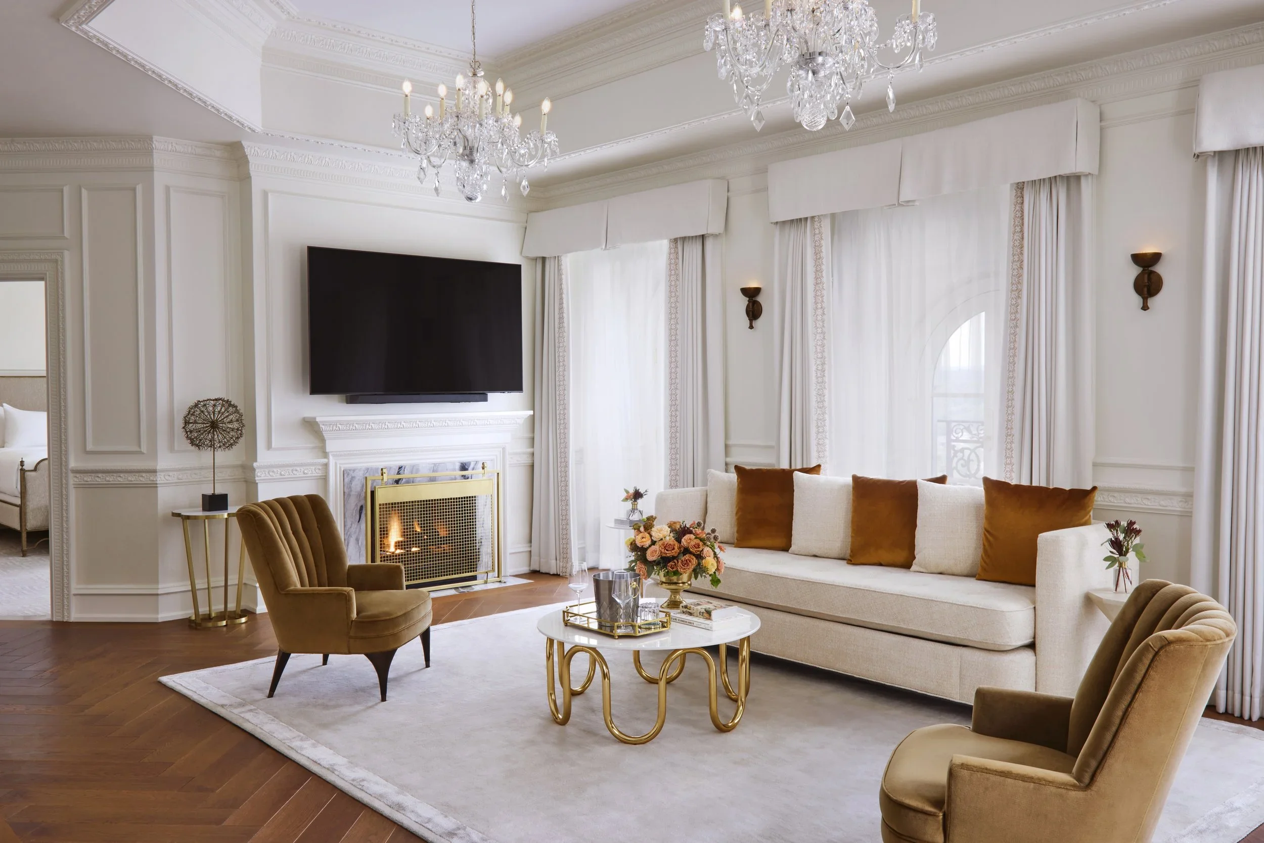 CHATEAU_PRESIDENTIAL_LIVING_ROOM_VIEW_1+copy.webp