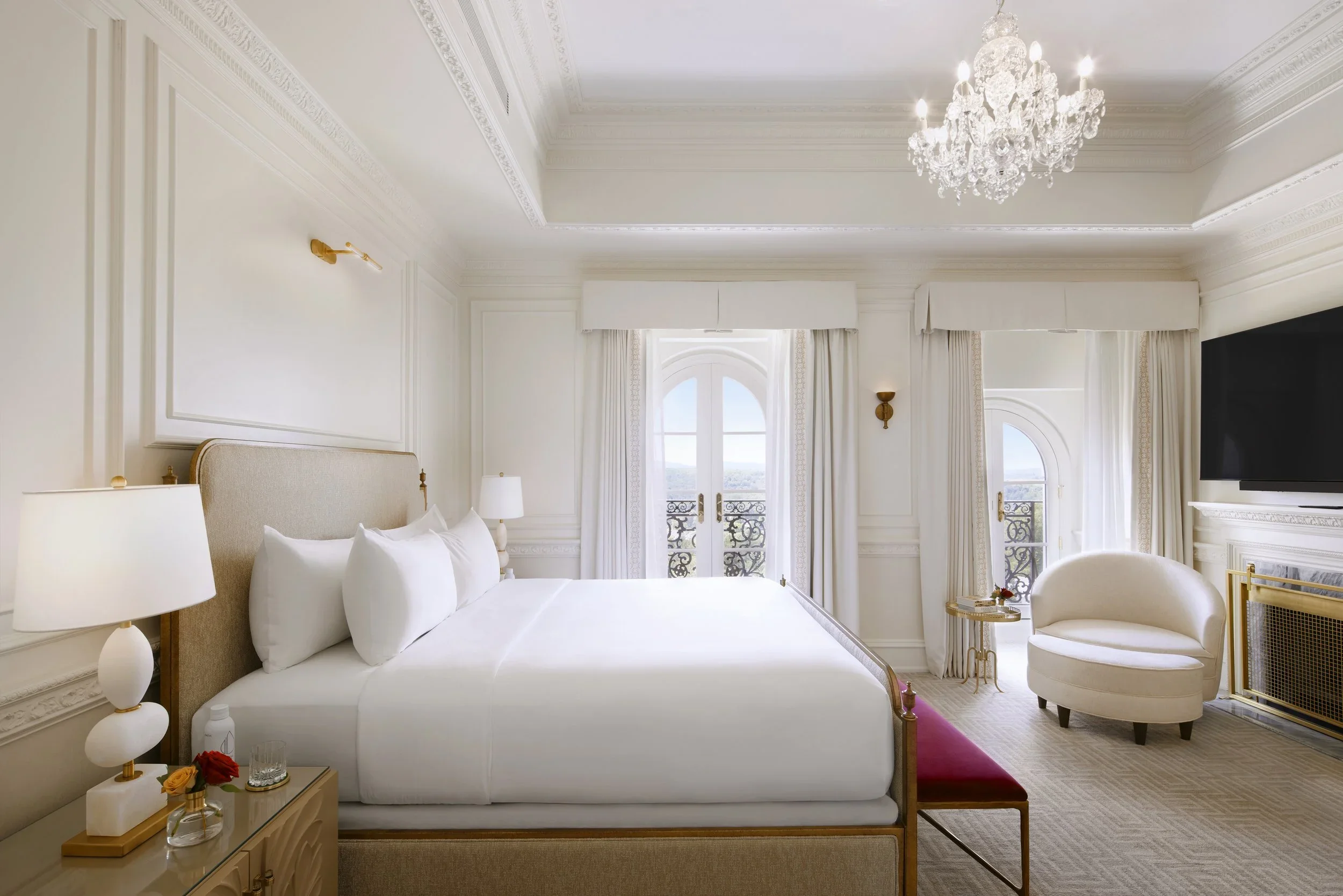 CHATEAU_PRESIDENTIAL_MASTER_BEDROOM+copy.webp