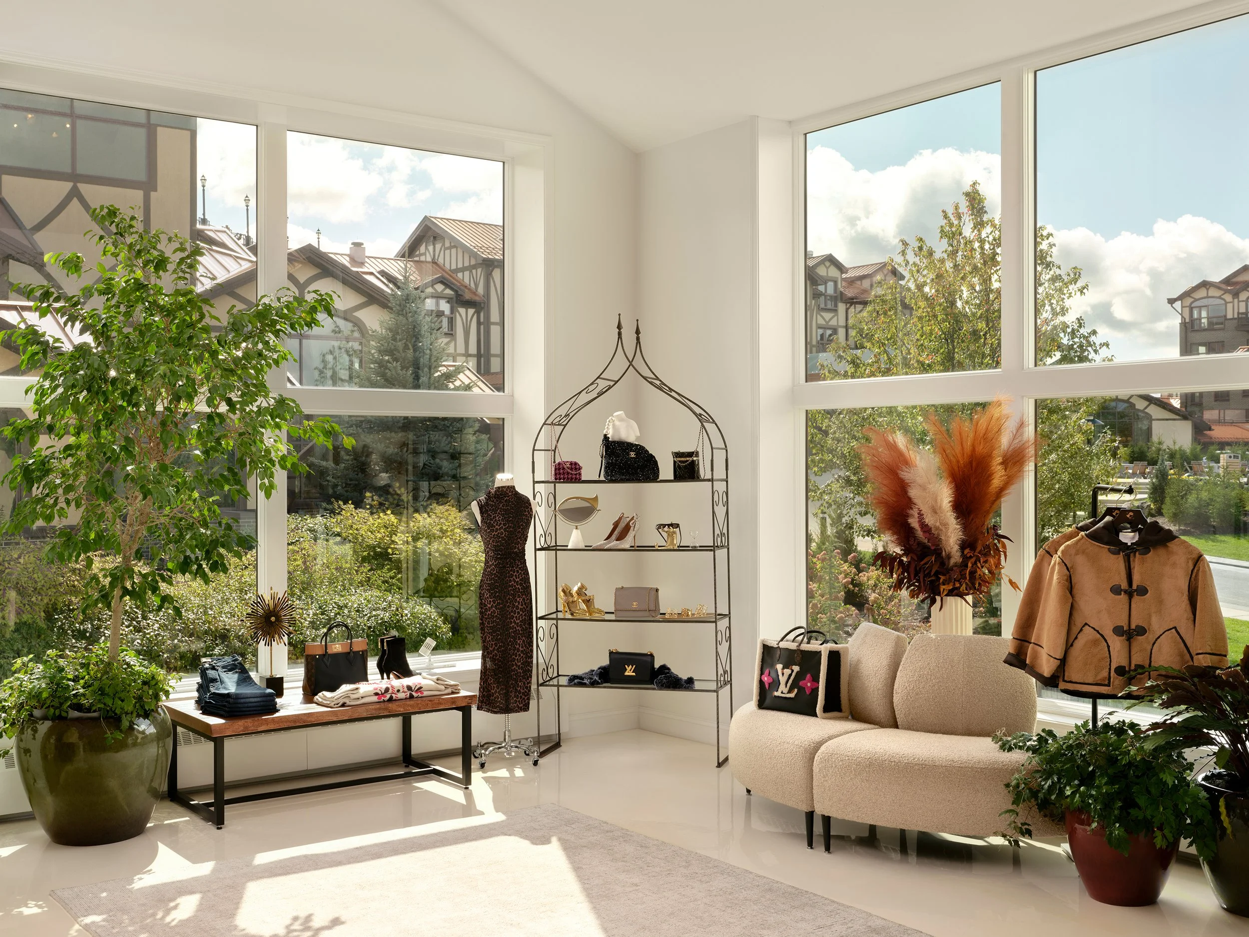 LL Shops5555_RT2_RT3_sRGB copy.jpg