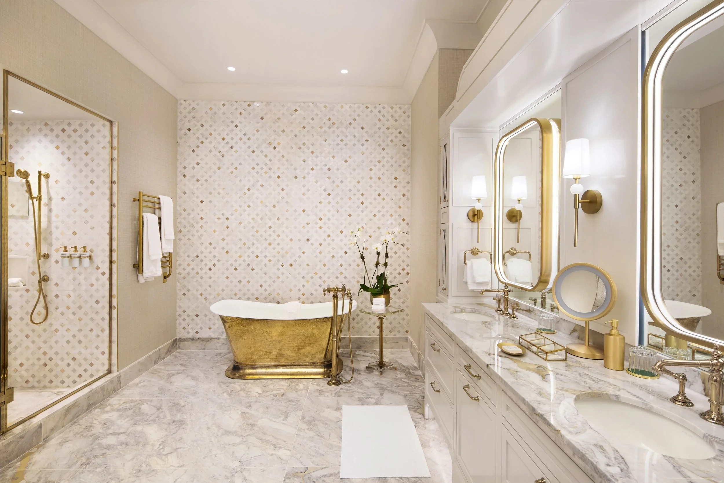 CHATEAU_PRESIDENTIAL_BATHROOM_1+copy.webp