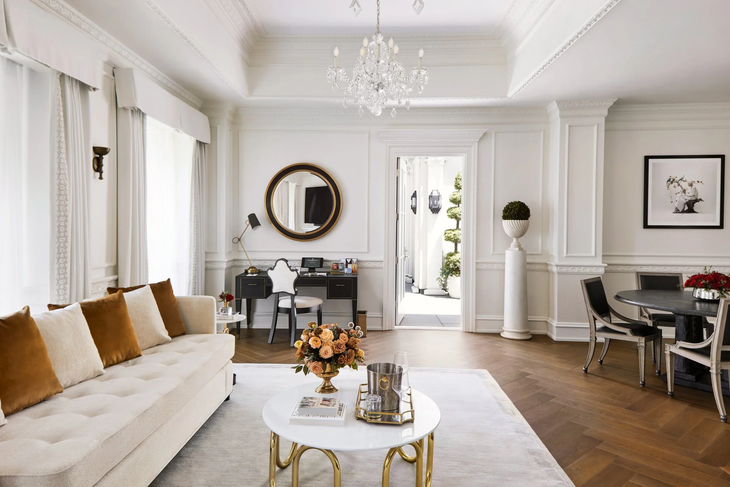 CHATEAU_PRESIDENTIAL_LIVING_ROOM_VIEW_2+copy.webp