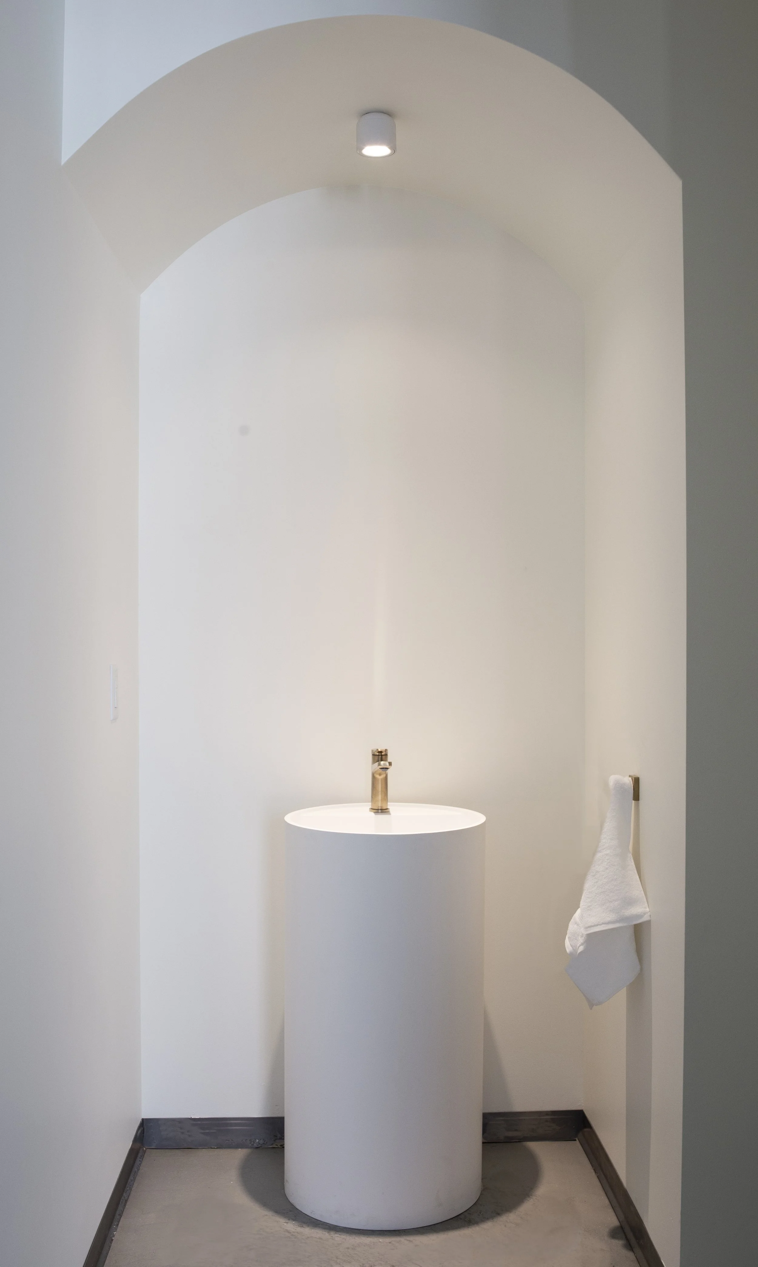 Half bath copy 2.jpg