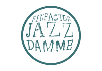 Een ronde stempel met de tekst 'FinFactor Jazz Damme' daarop.