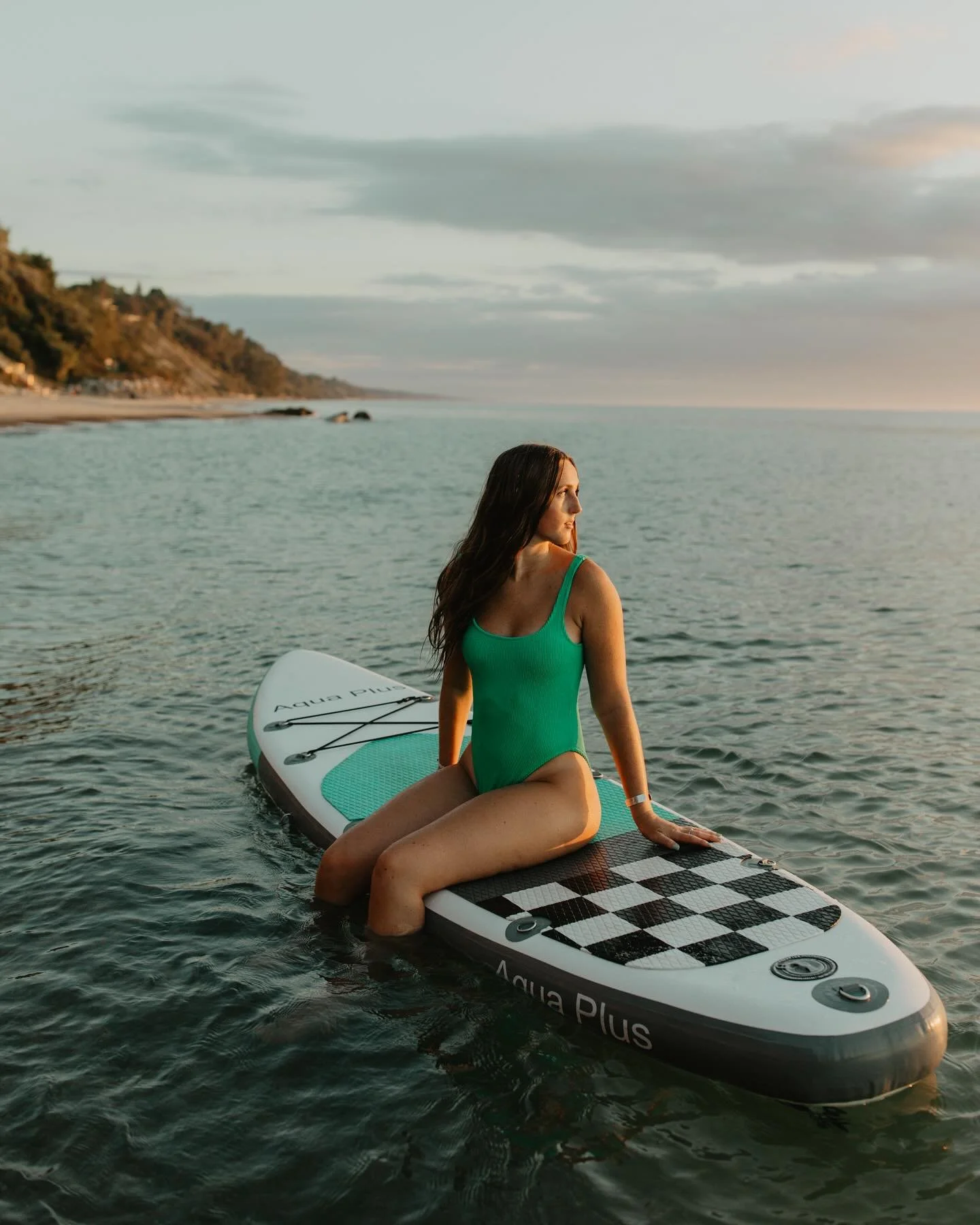 I have SO many photos to share but starting off with this lil spontaneous shoot with @sophiahyatt_!! She absolutely killed it in front of the camera and we got an unexpected beautiful sunset (believe it or not it was a tad chilly when we took these).