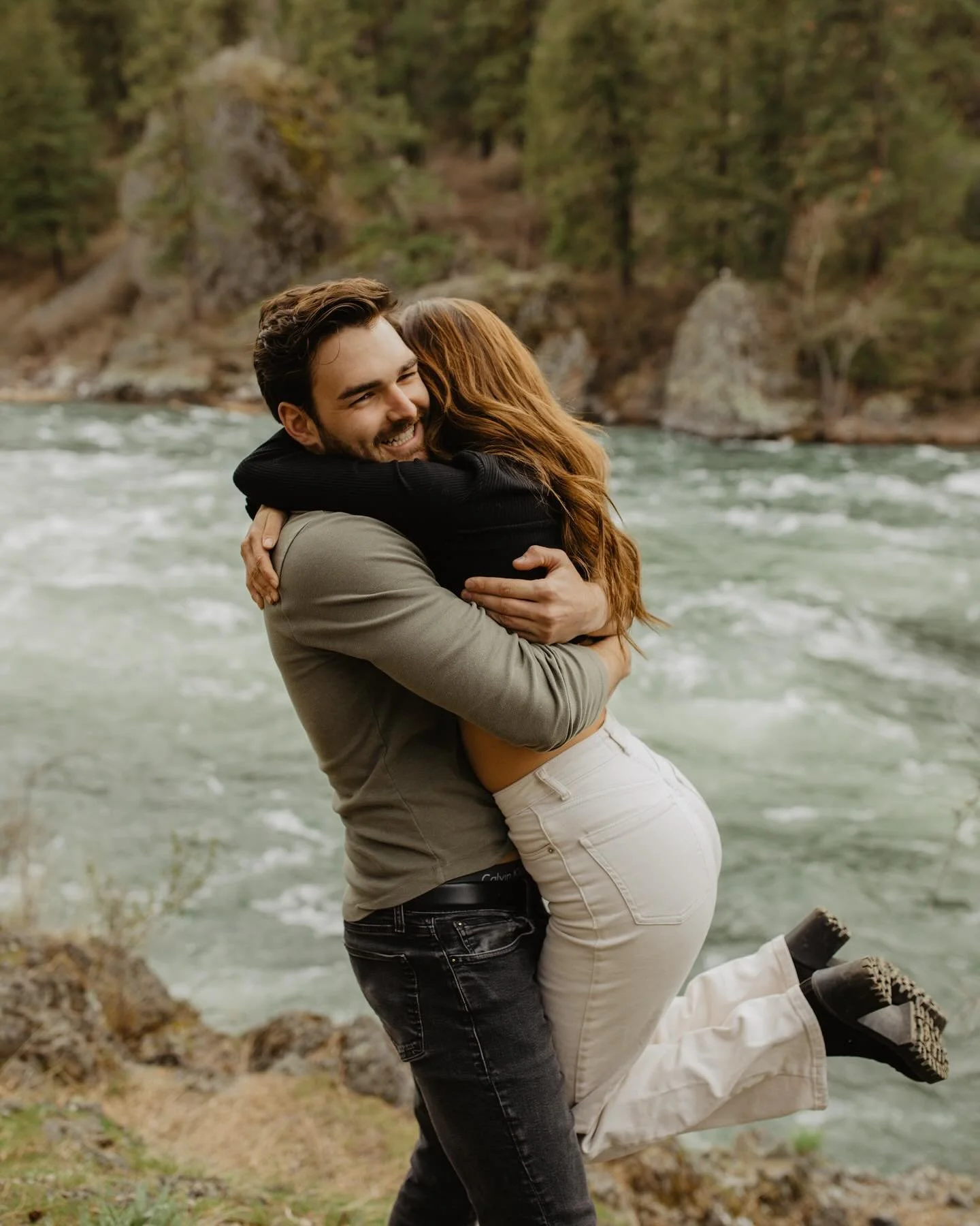 I have soooo much work to share from last year that I have never even shared!!! &mdash;  I&rsquo;m going to try to get back to sharing more consistently!! First up, Bri &amp; Justin from last spring in Washington! Bri &amp; Justin&rsquo;s energy was 