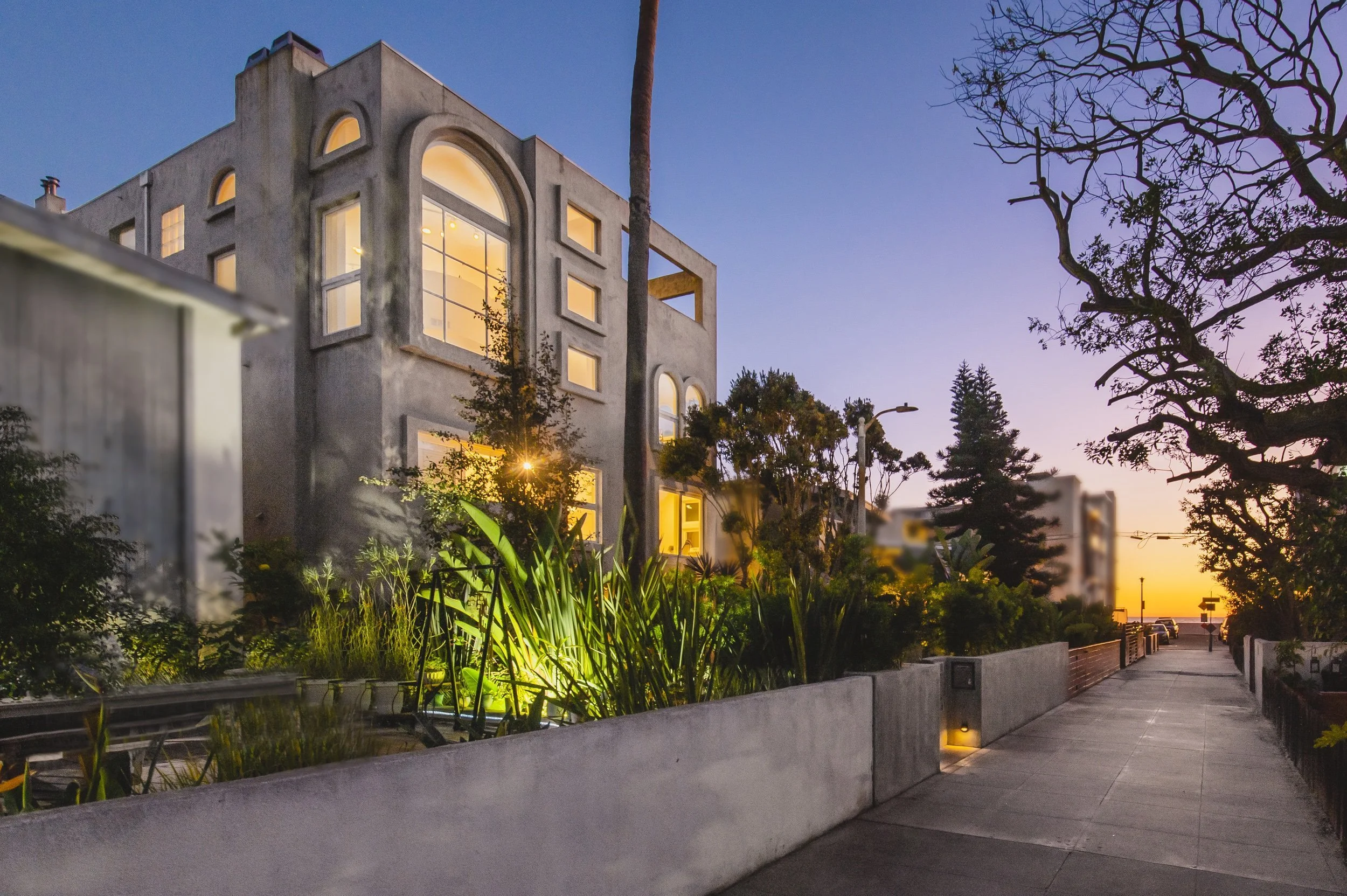 $2,360,000 | 24 Eastwind St #1