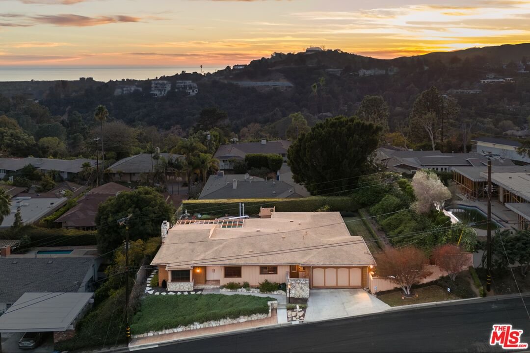 831 Teakwood Rd | $2,670,000