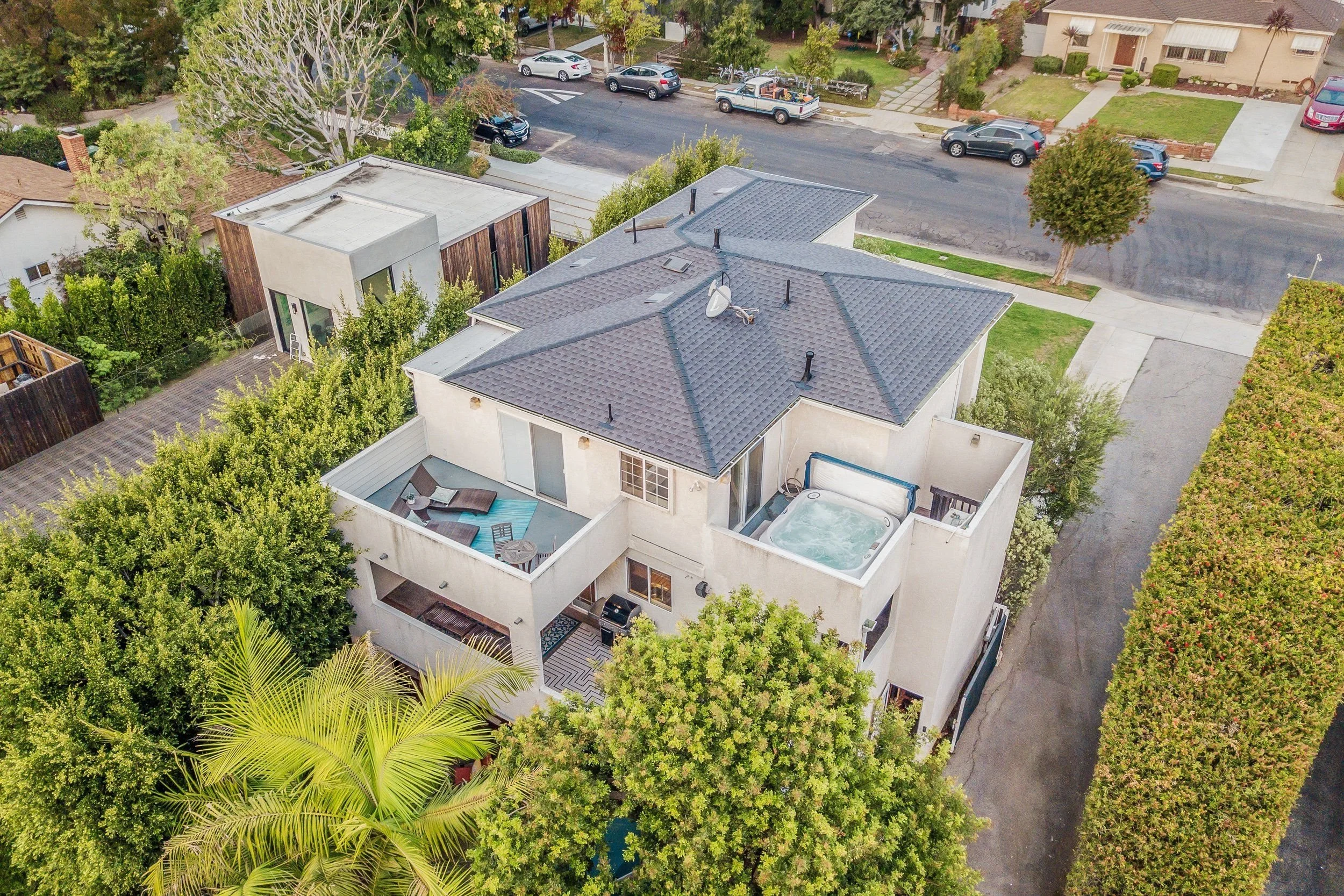 $2,425,000 | 3743 + 3745 Ocean View Avenue