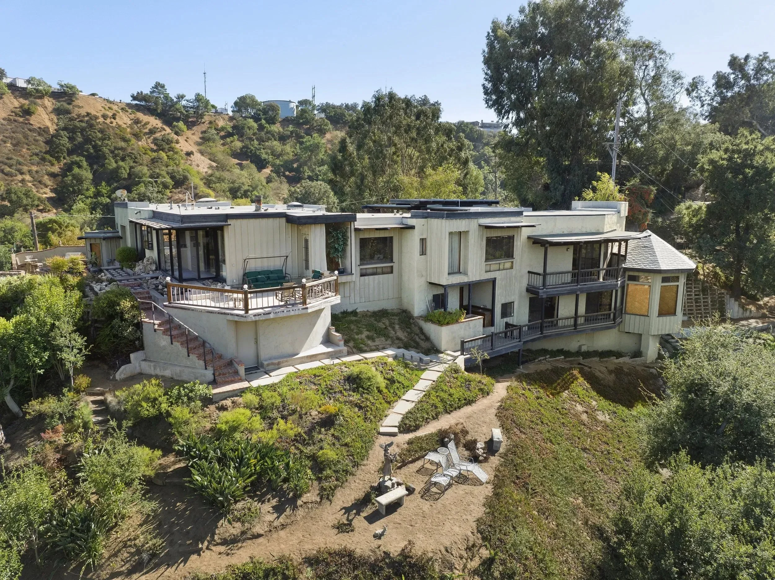 $2,750,000 | 8765 Crescent Dr