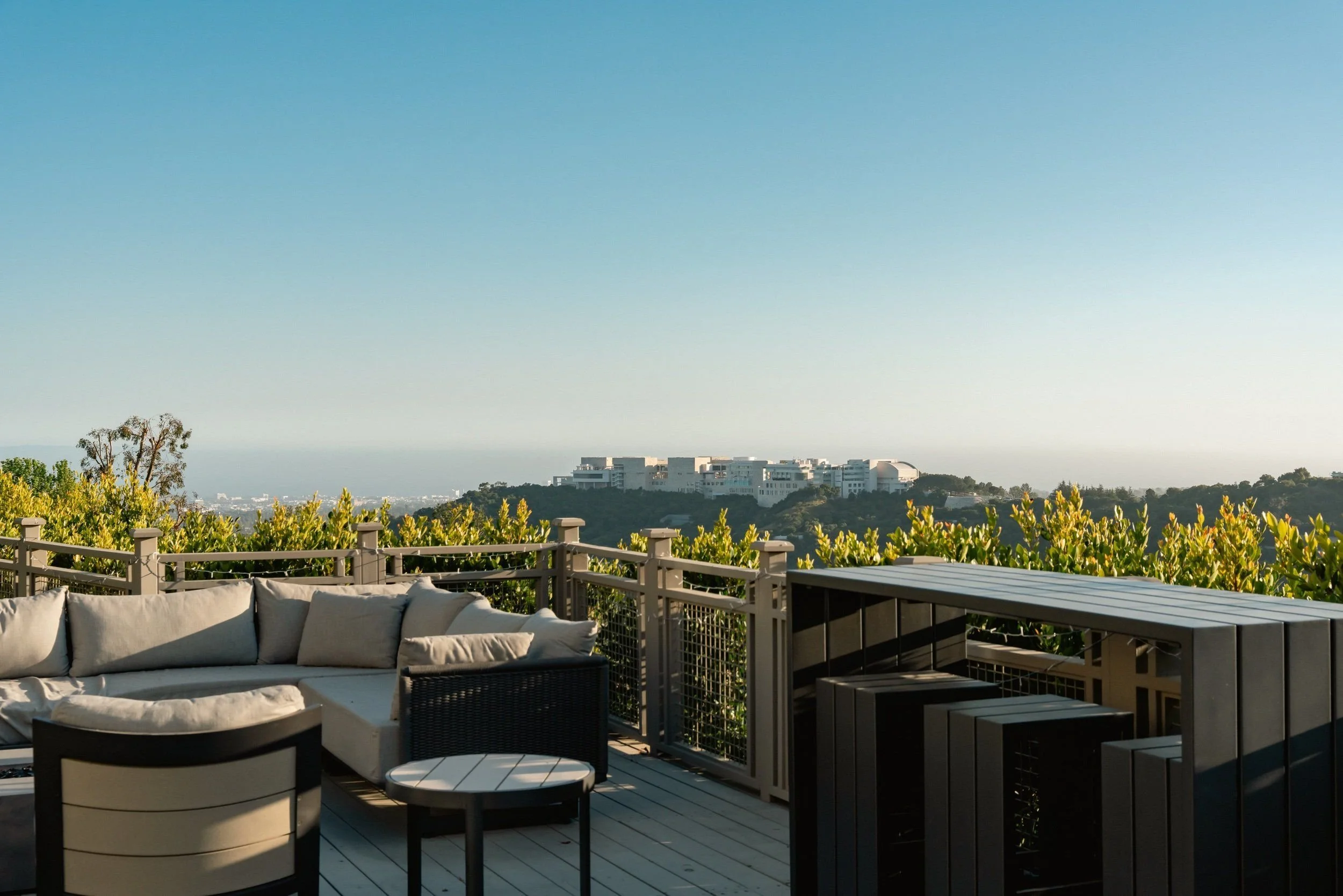 $6,999,000 1143 | Linda Flora Drive