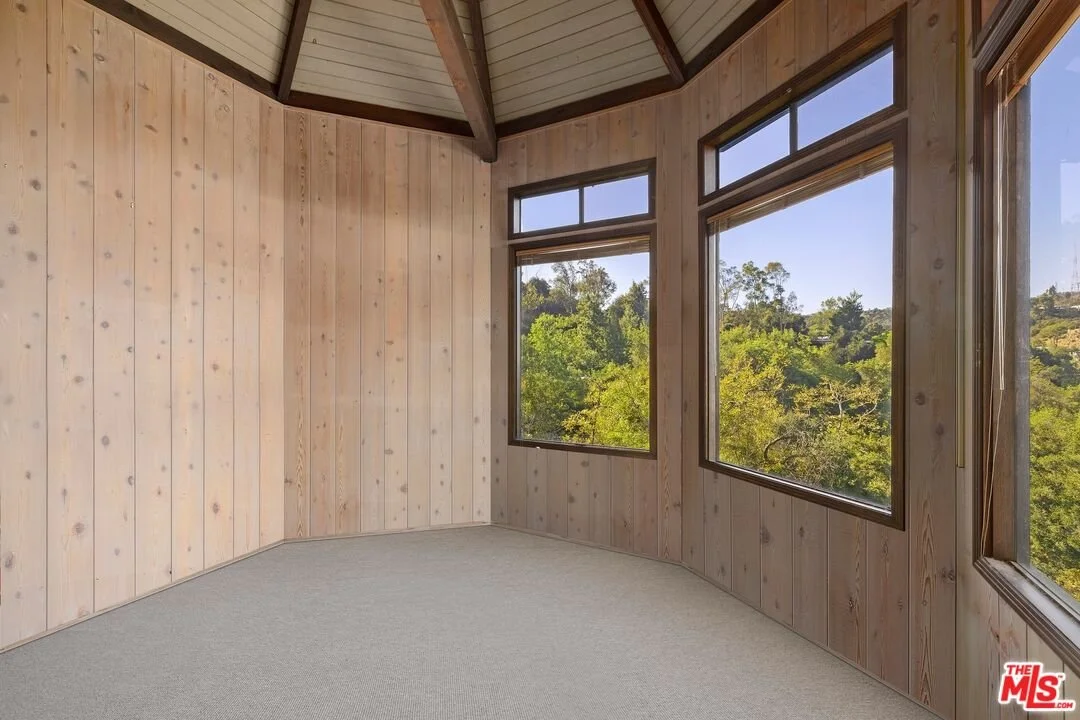8765 Crescent Dr | $2,750,000