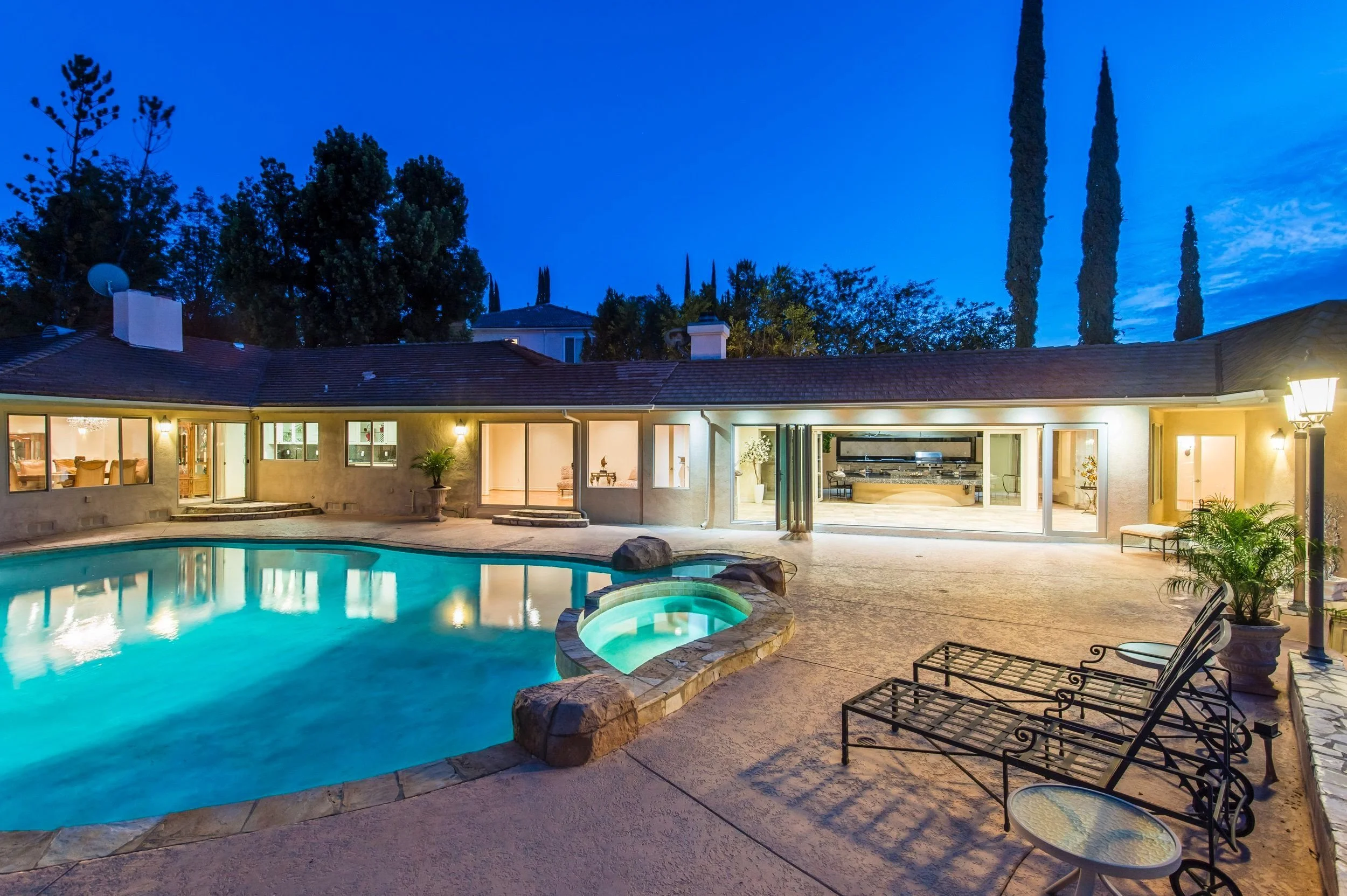 $2,950,000 | 4651 Ellenita Ave