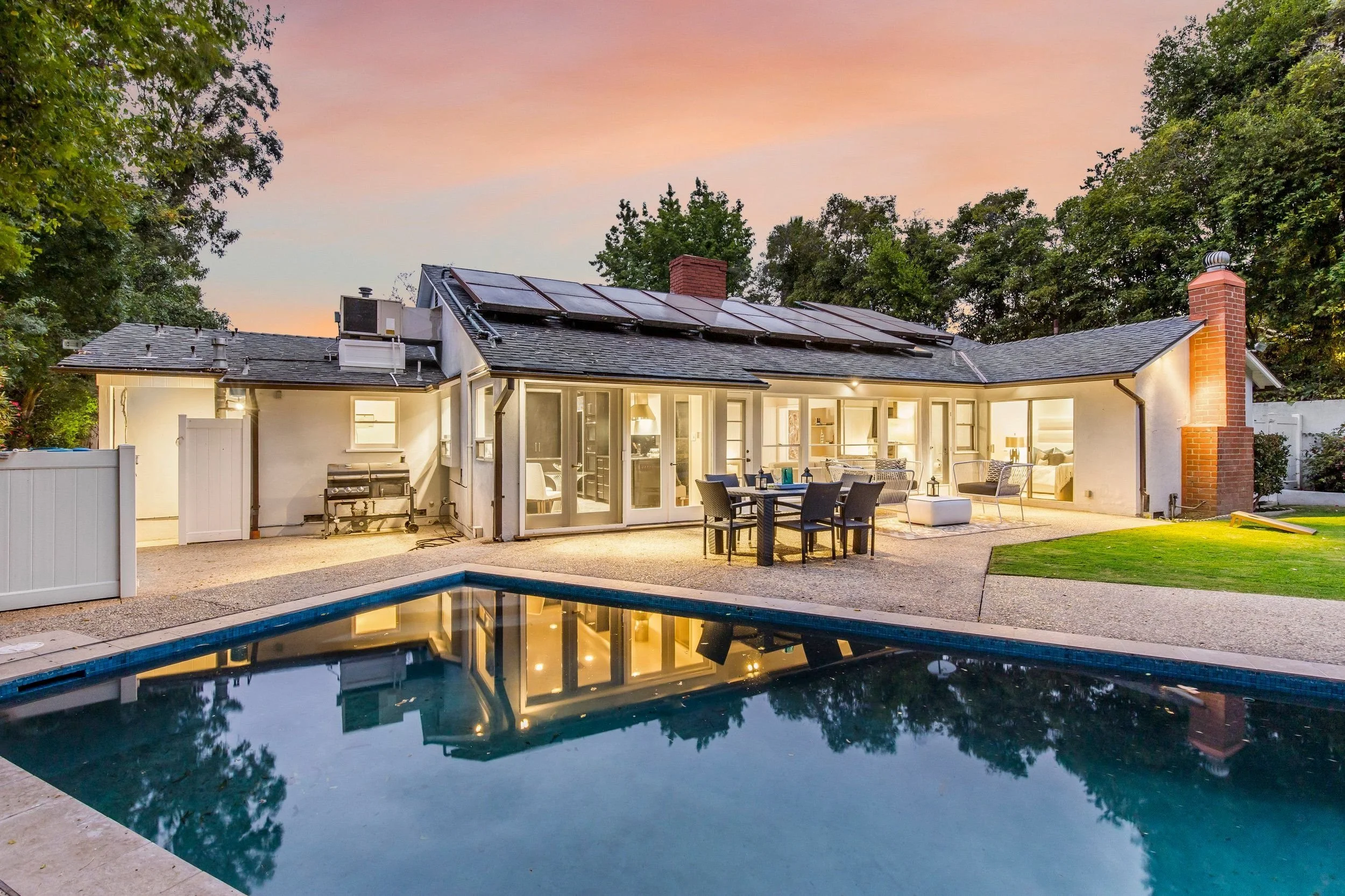 $2,795,000 | 8056 Mulholland Dr