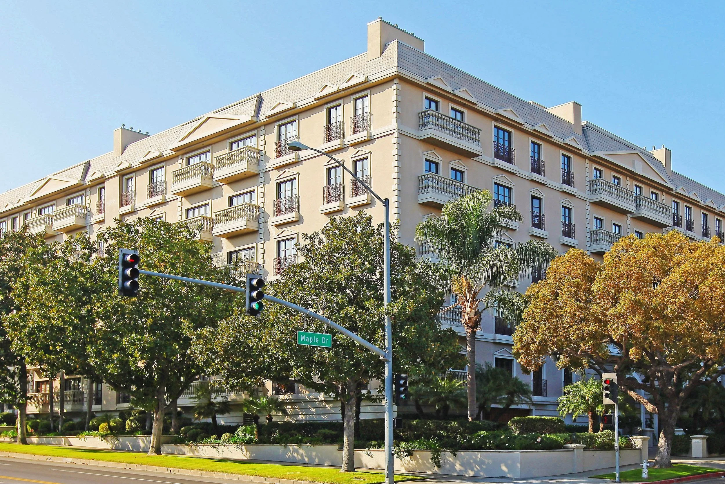 $2,495,000 | 425 N Maple Dr #304