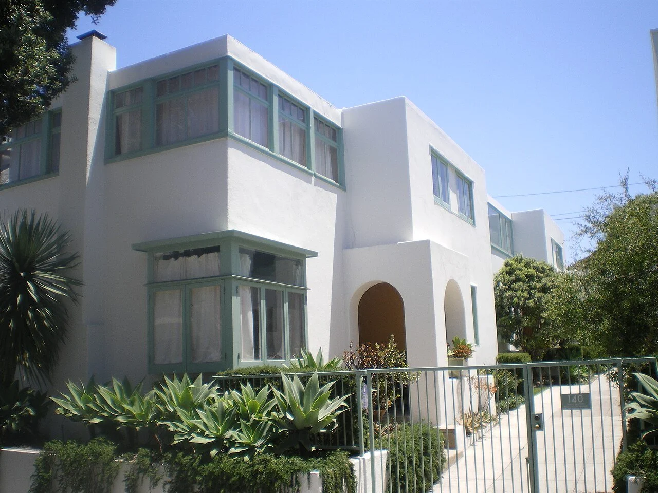 Horatio_West_Court,_Santa_Monica.JPG