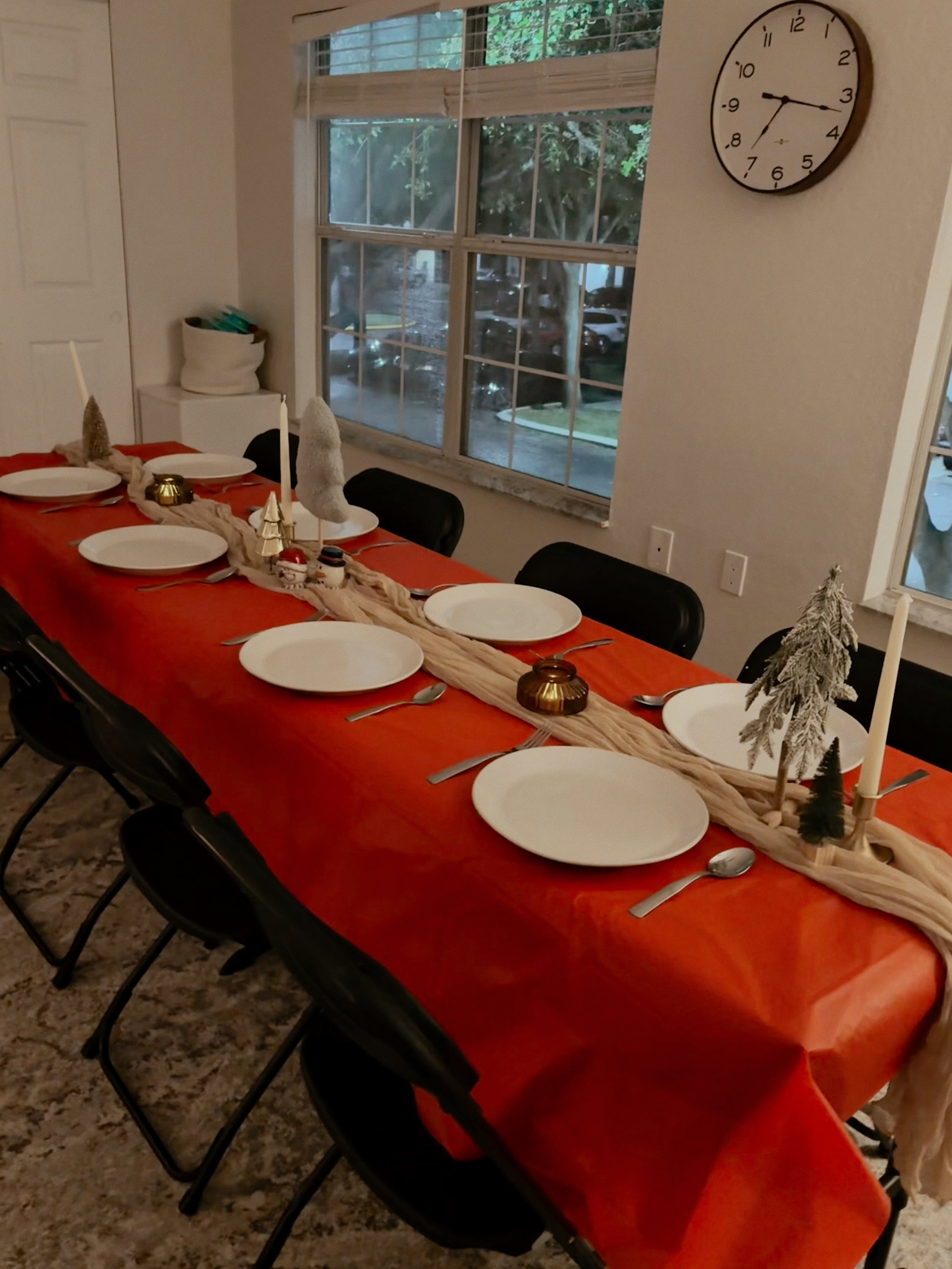 christmas-party-tablescape-candles-holiday-decor.jpg