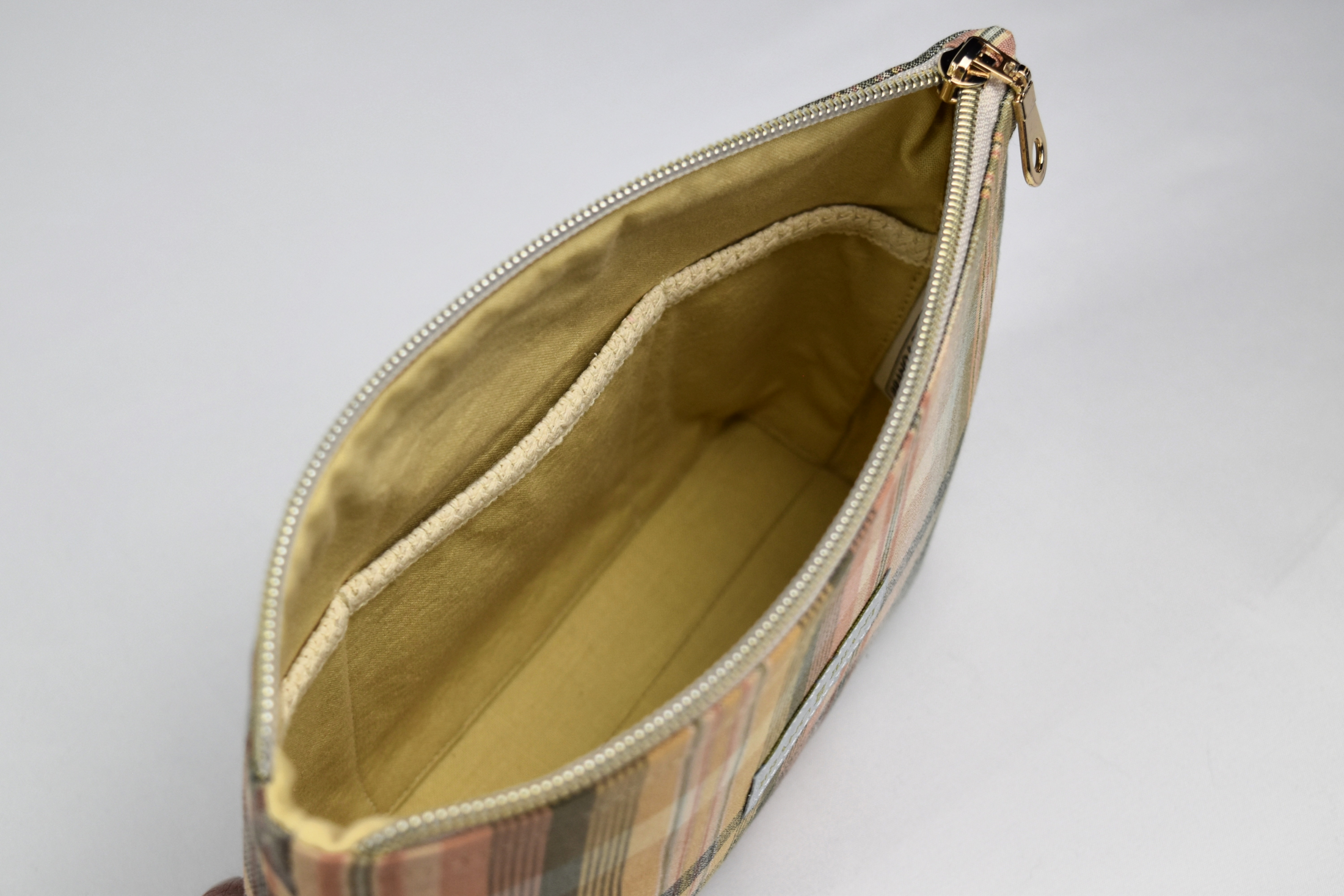 Plaid Cosmetic Bag (9).png