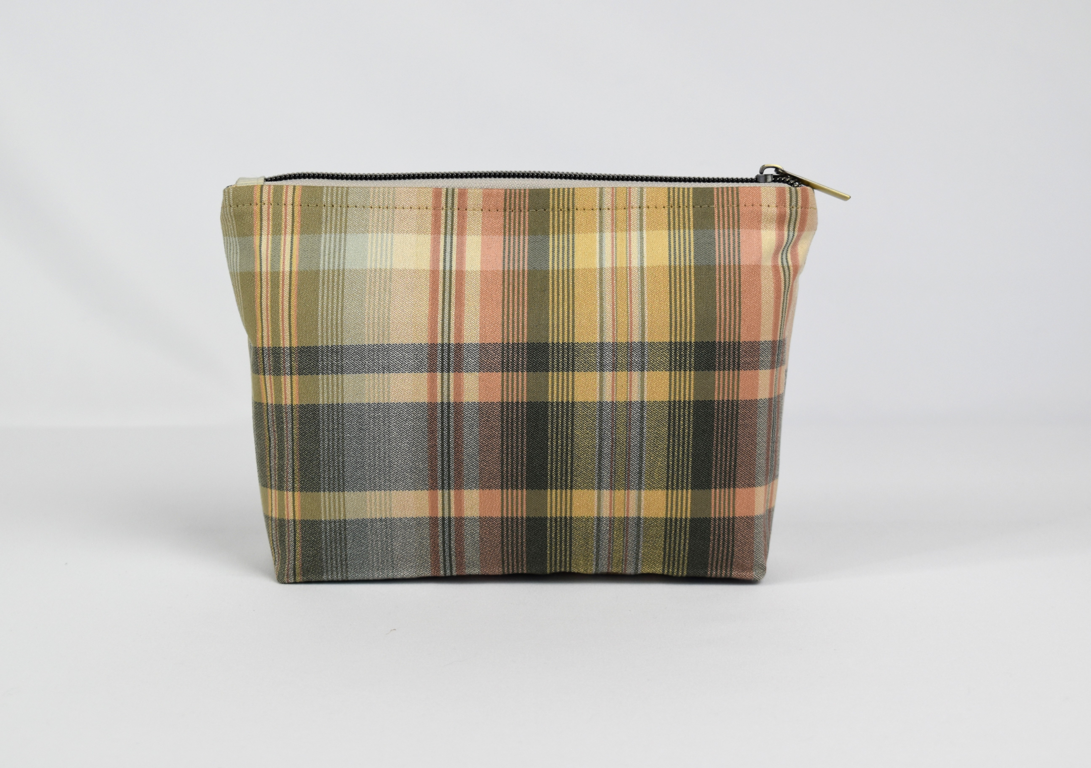 Plaid Cosmetic Bag (13).png
