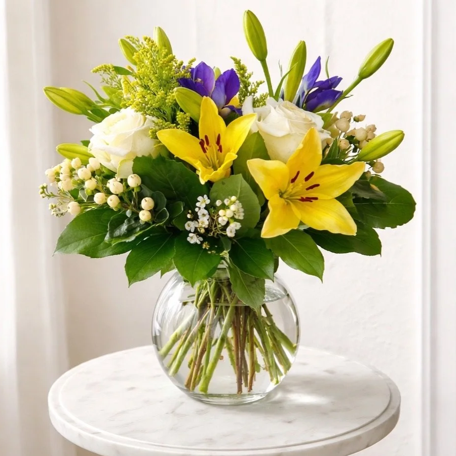 Garden-Inspired Floral arrangement and greenery by by Dallas wedding florist Izalena Floral House.