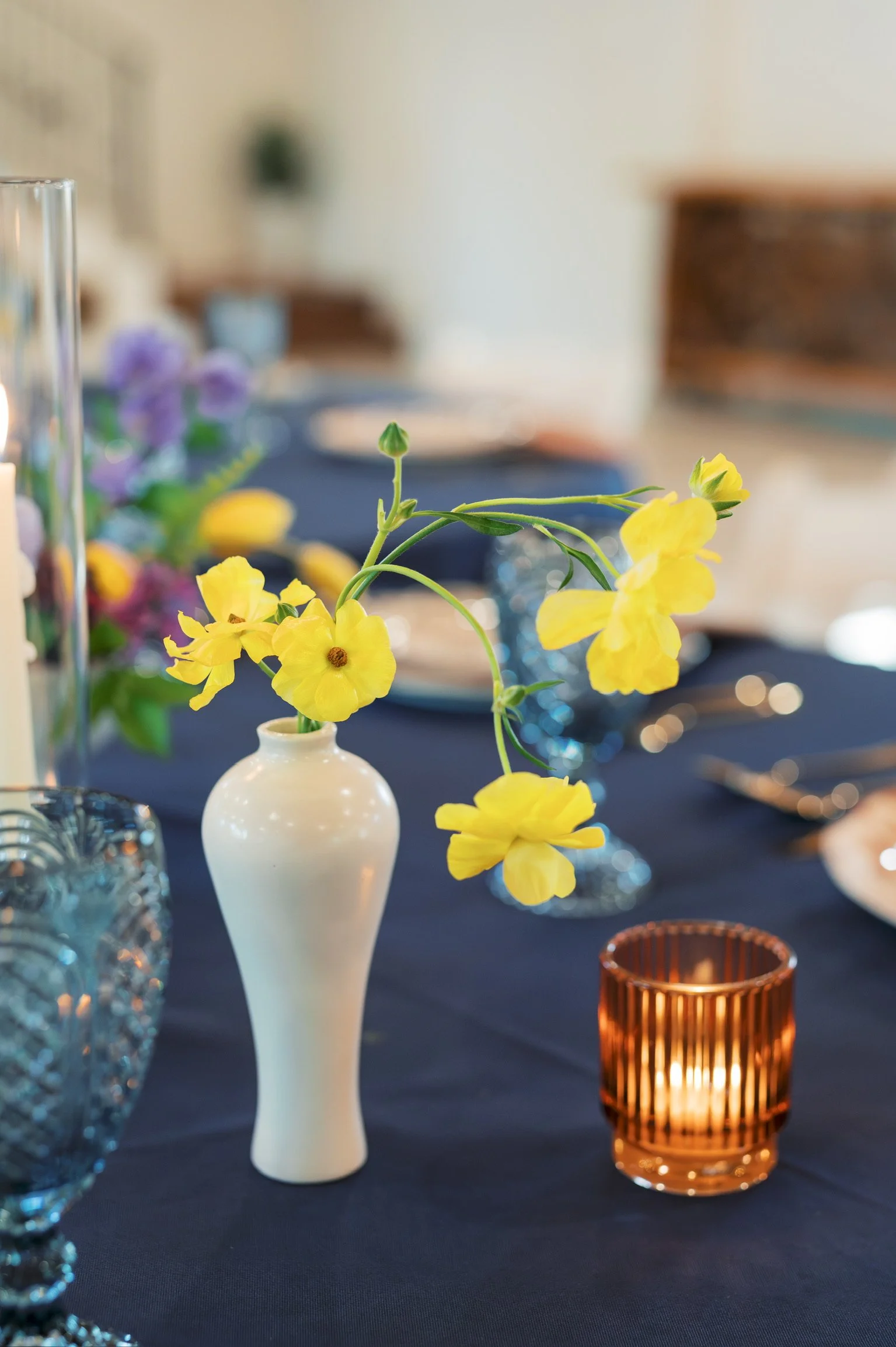 Elegant and simple ceremony flowers by Dallas wedding florist Izalena Floral House.