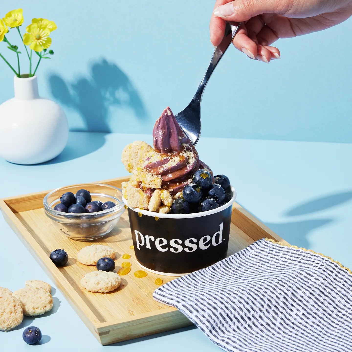 4juoqKAZ6H-1440x1440_Acai Freeze _Lifestyle.jpeg