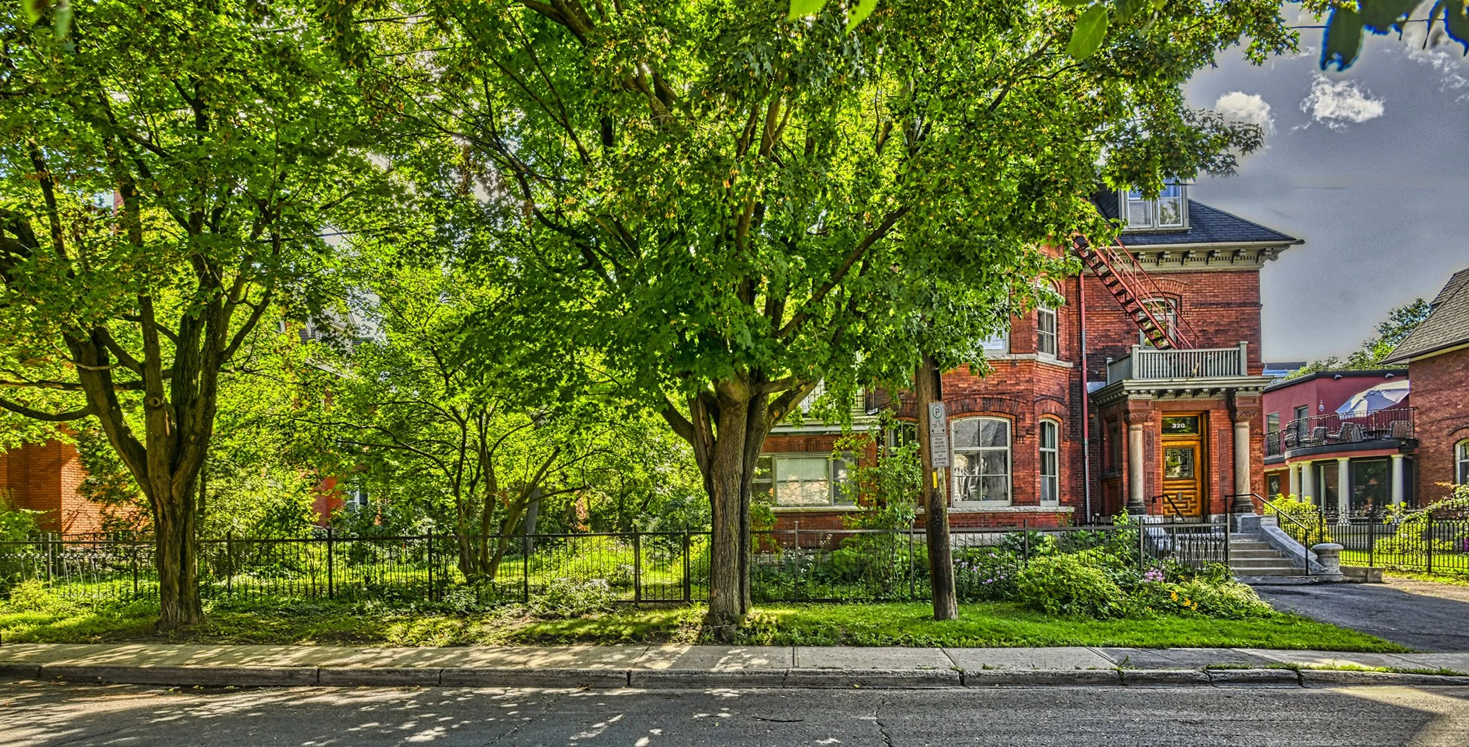 Street view of ESPACE 320, a historic building on Chapel Street in Sandy Hill, Ottawa.