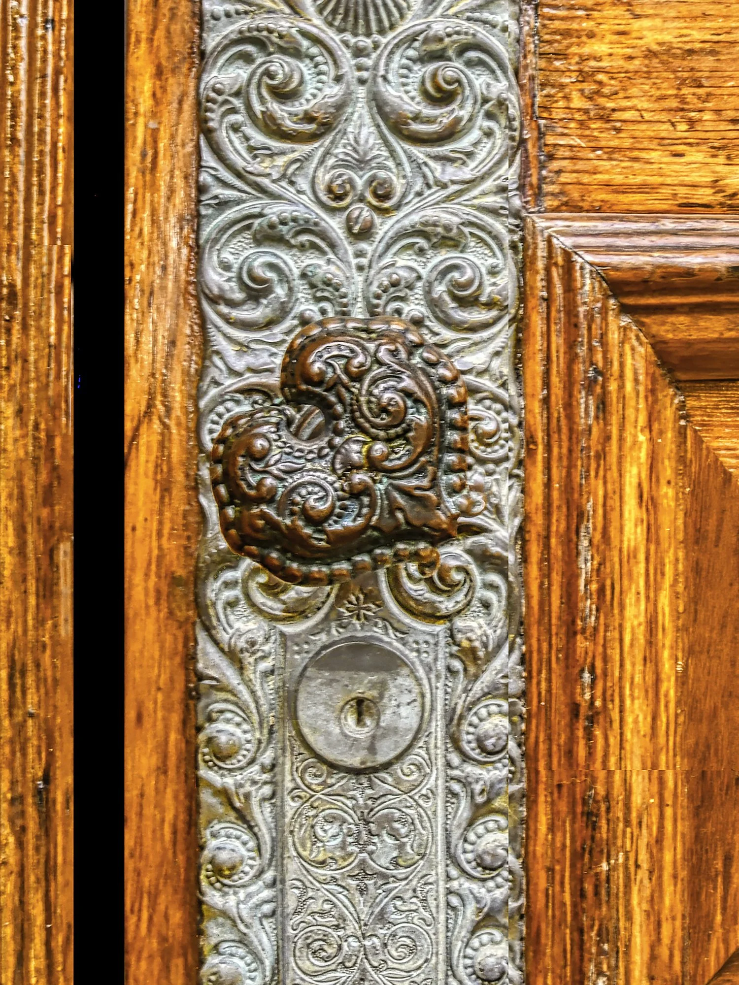 etail of the heart-shaped door knob at ESPACE 320 in Sandy Hill, Ottawa.