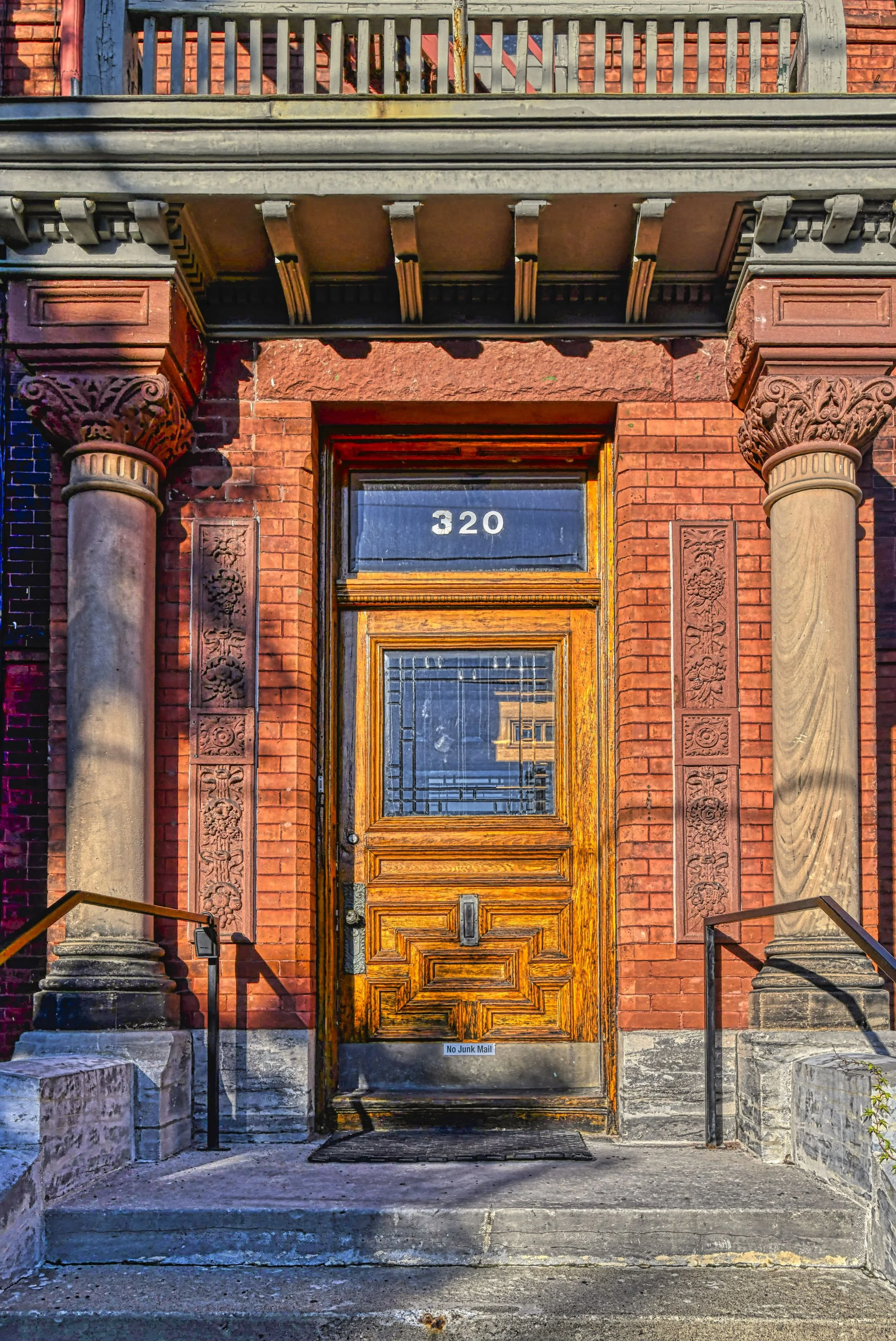 Front door entrance of the historic ESPACE 320 building on Chapel Street in Sandy Hill, Ottawa.