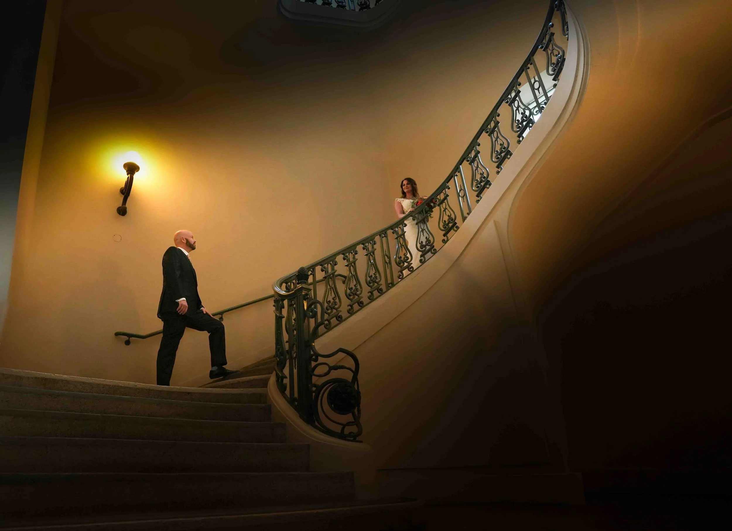 bride-and-groom-portrait-pasadena-city-hall (8).jpg