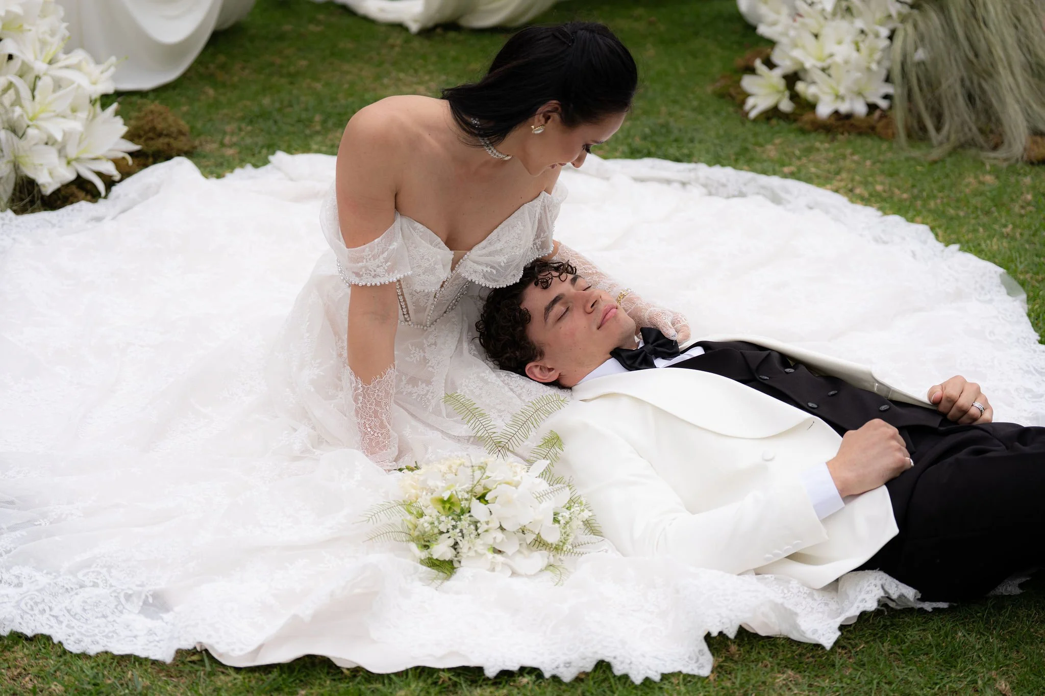Couple poses - wedding - los angeles CA - Jewish Wedding (19).jpg