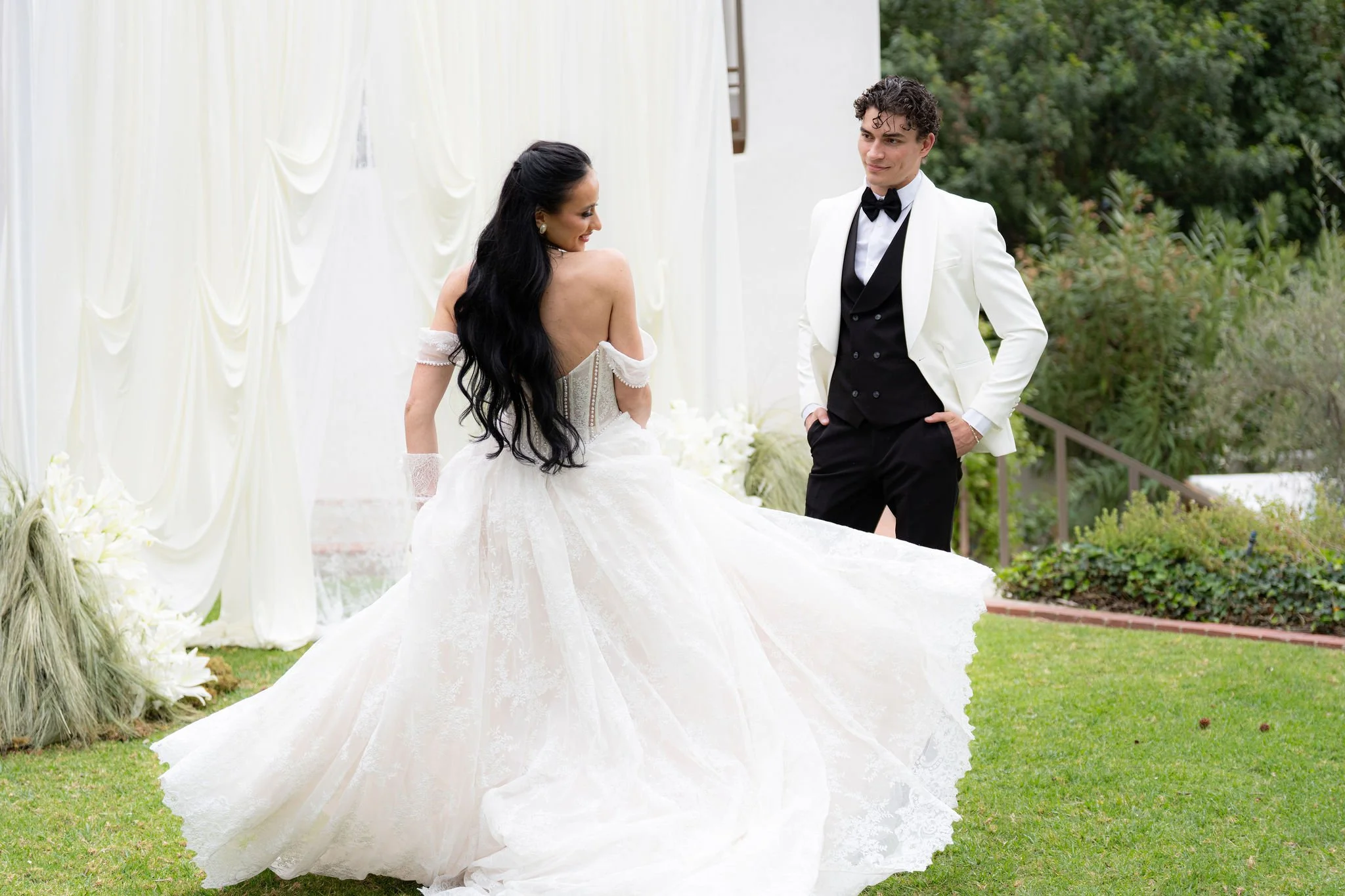 Couple poses - wedding - los angeles CA - Jewish Wedding (5).jpg