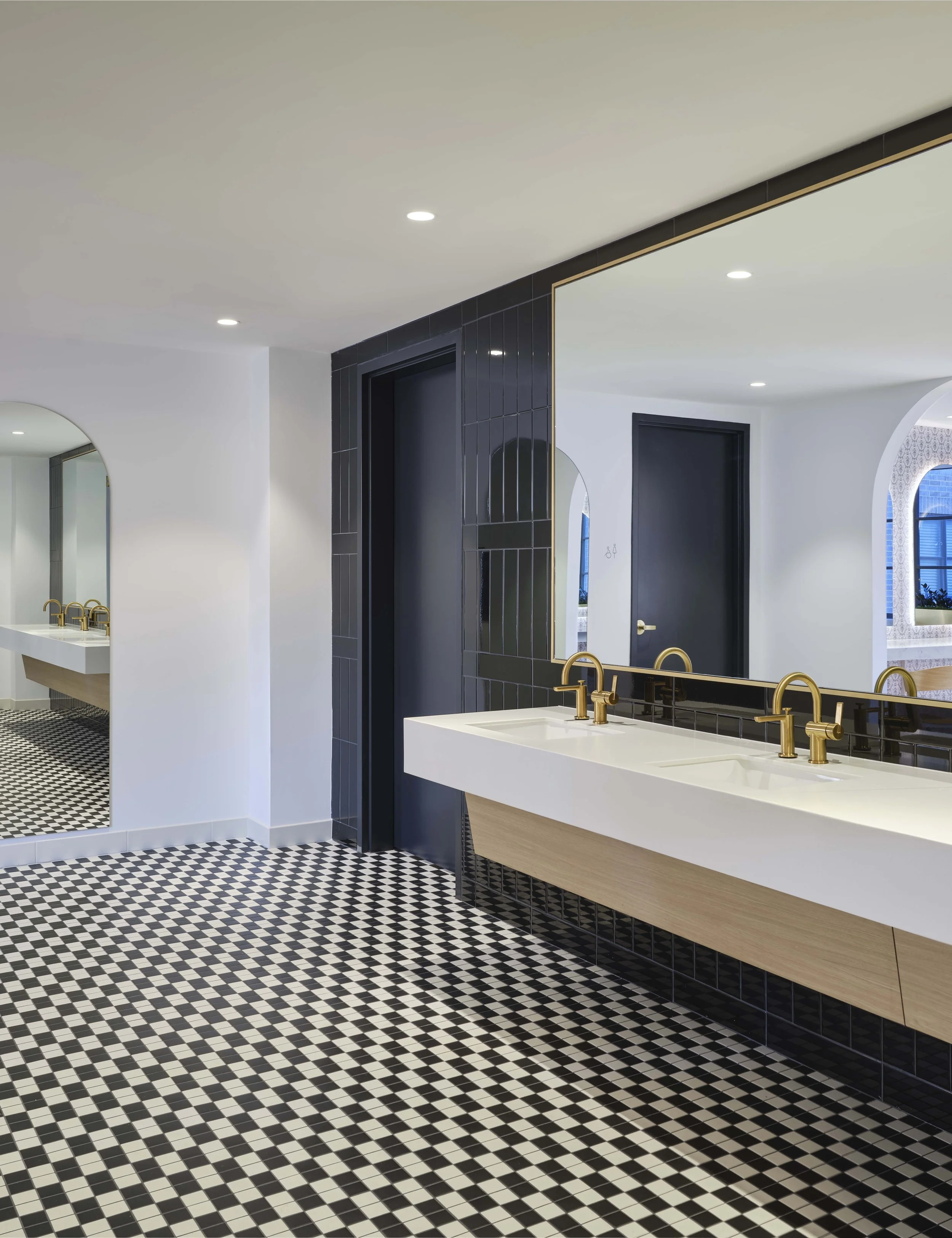 MOHAWK SHOWROOM_62525_18-crop.jpg