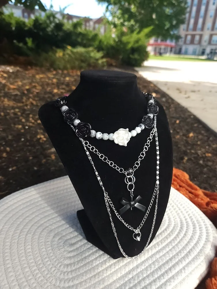 RESIN FLOWER CHOKER