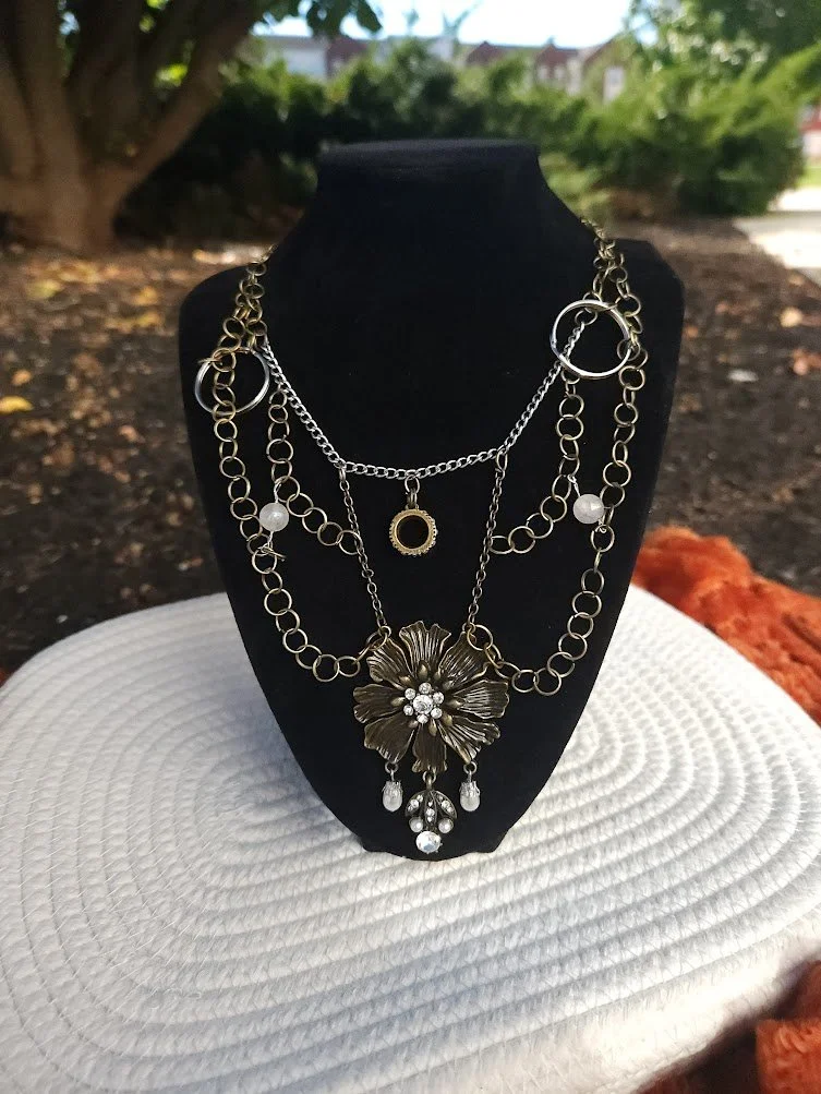 RUSTIC FLOWER NECKLACE