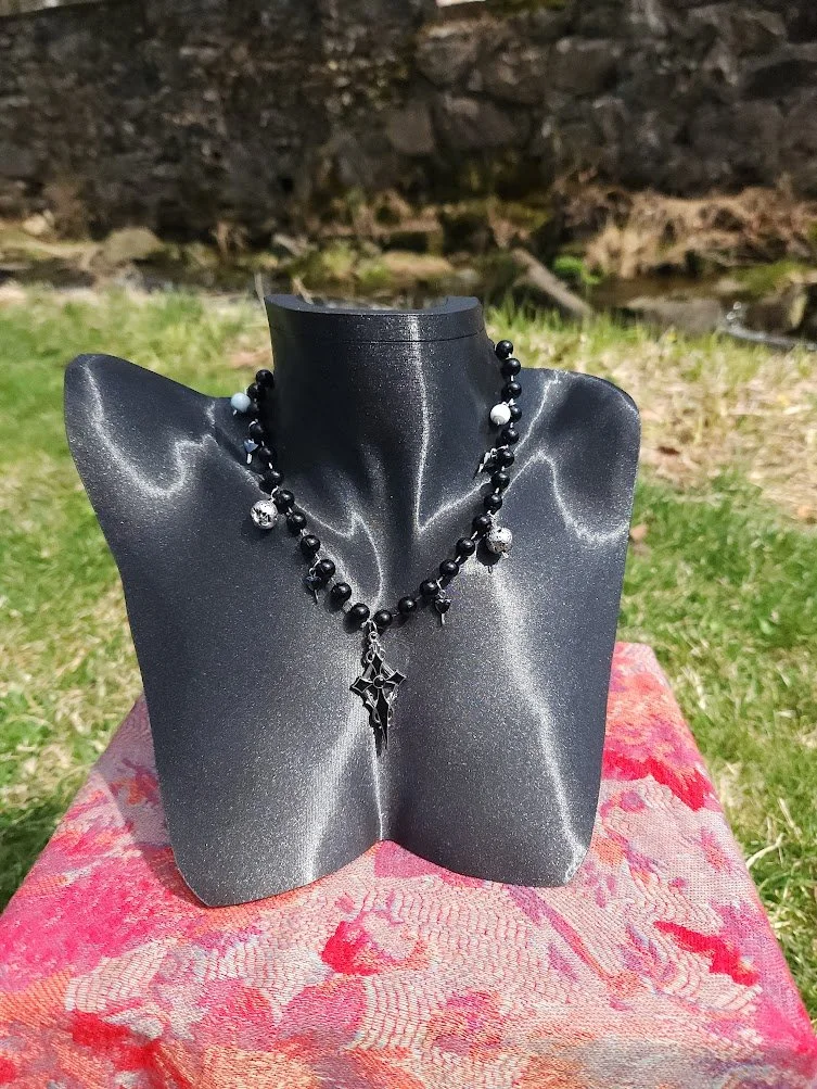 GOTHIC BLACKEN THREAD