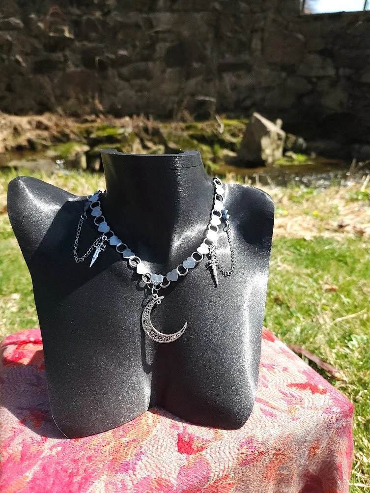 KNIGHT FALL CHOKER
